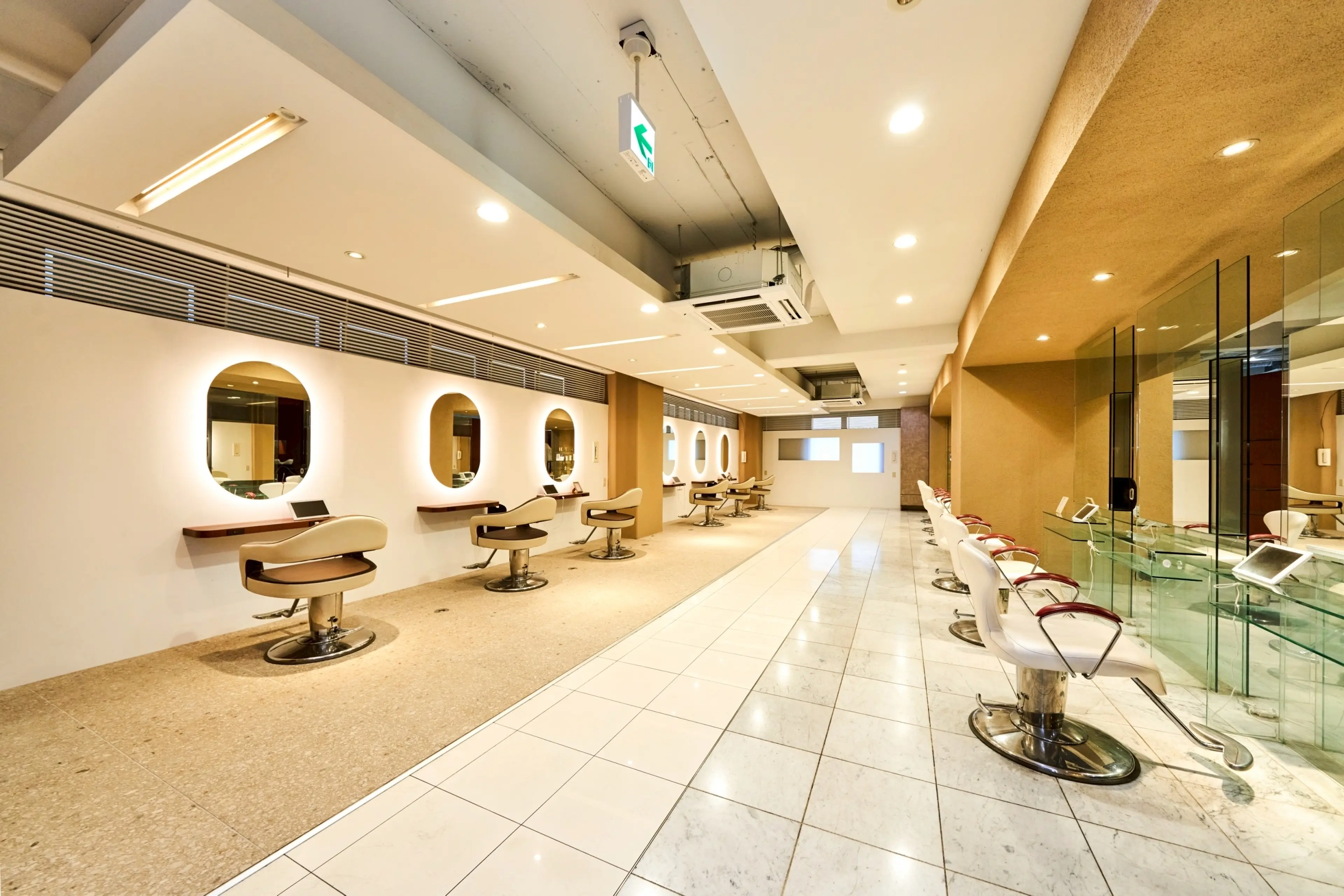 EARTH国分寺店の内観・外観1