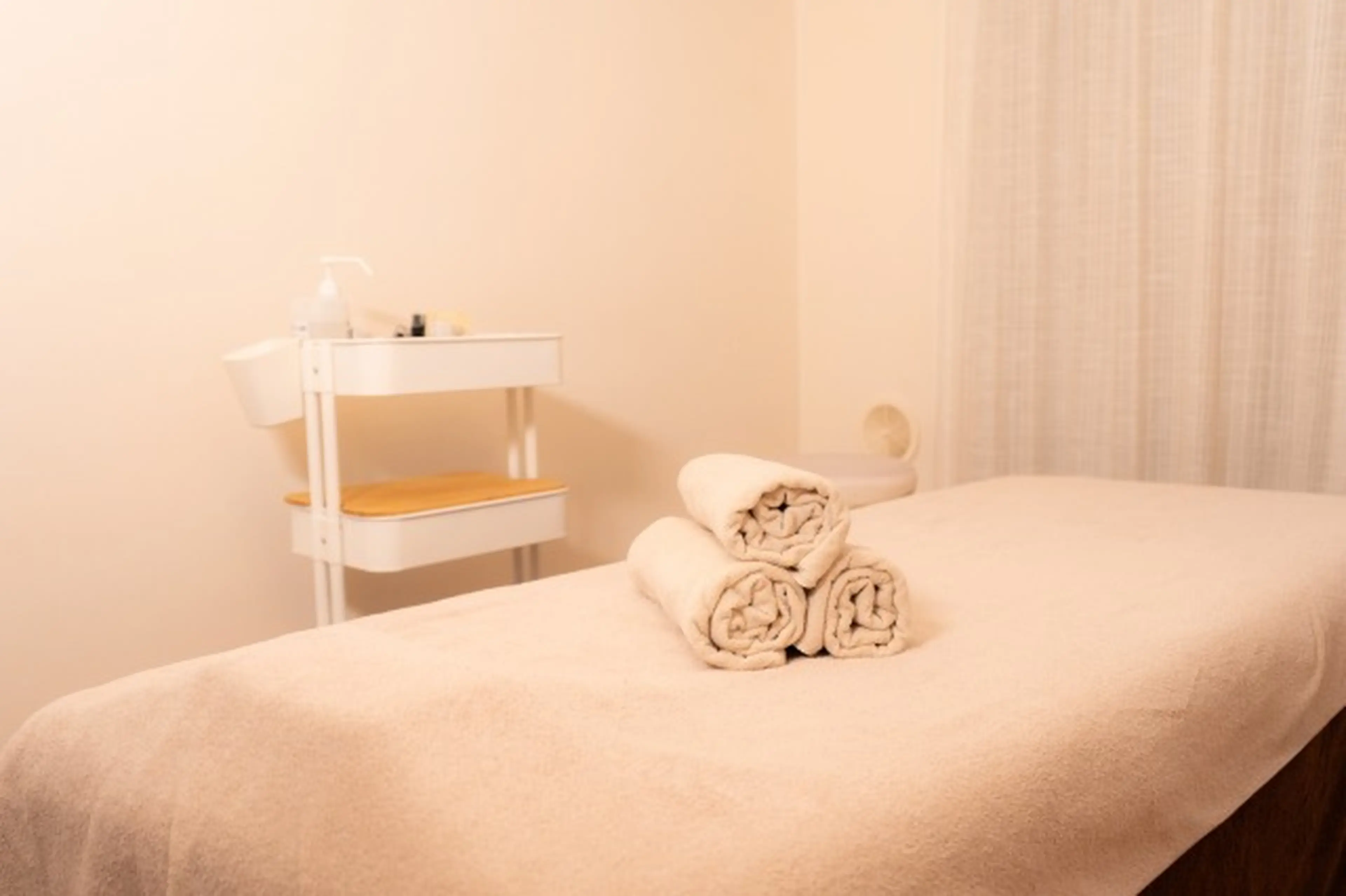 美容鍼Entluce.代々木上原 【アントルーチェ】~たるみ・むくみ特化型小顔矯正専門店~の内観・外観2