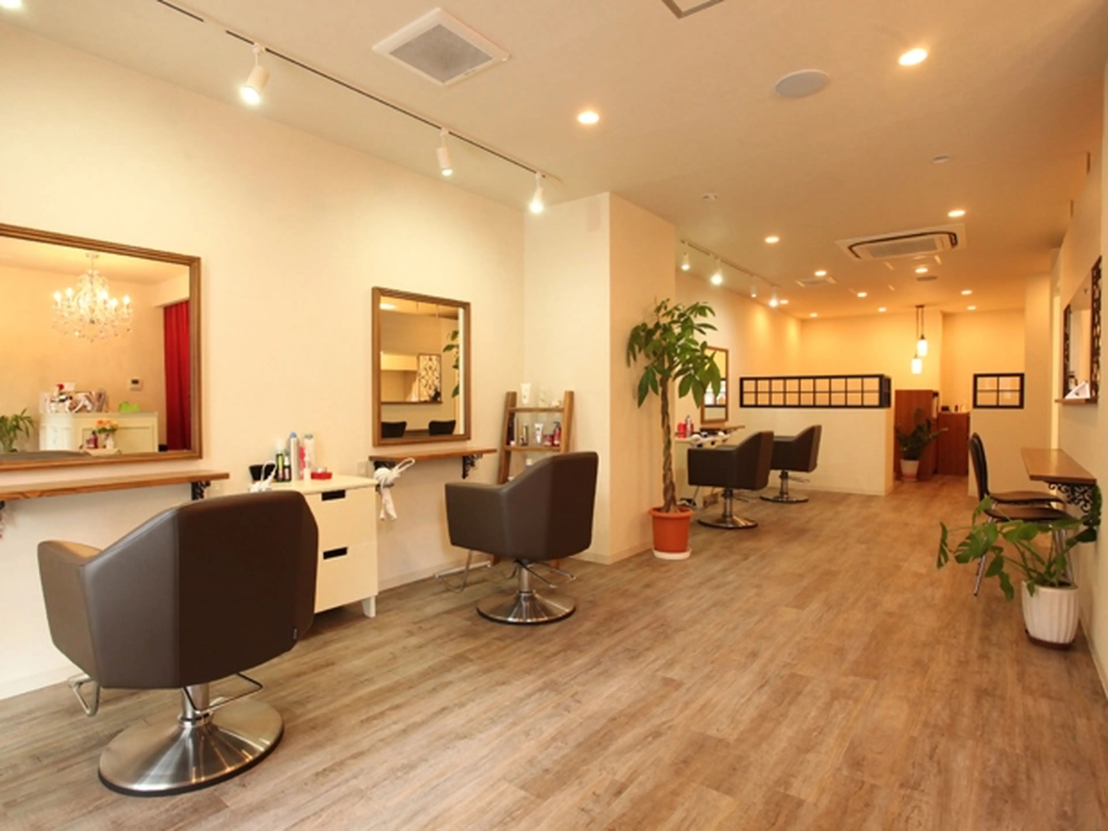 hair&spa Lusterの内観・外観1