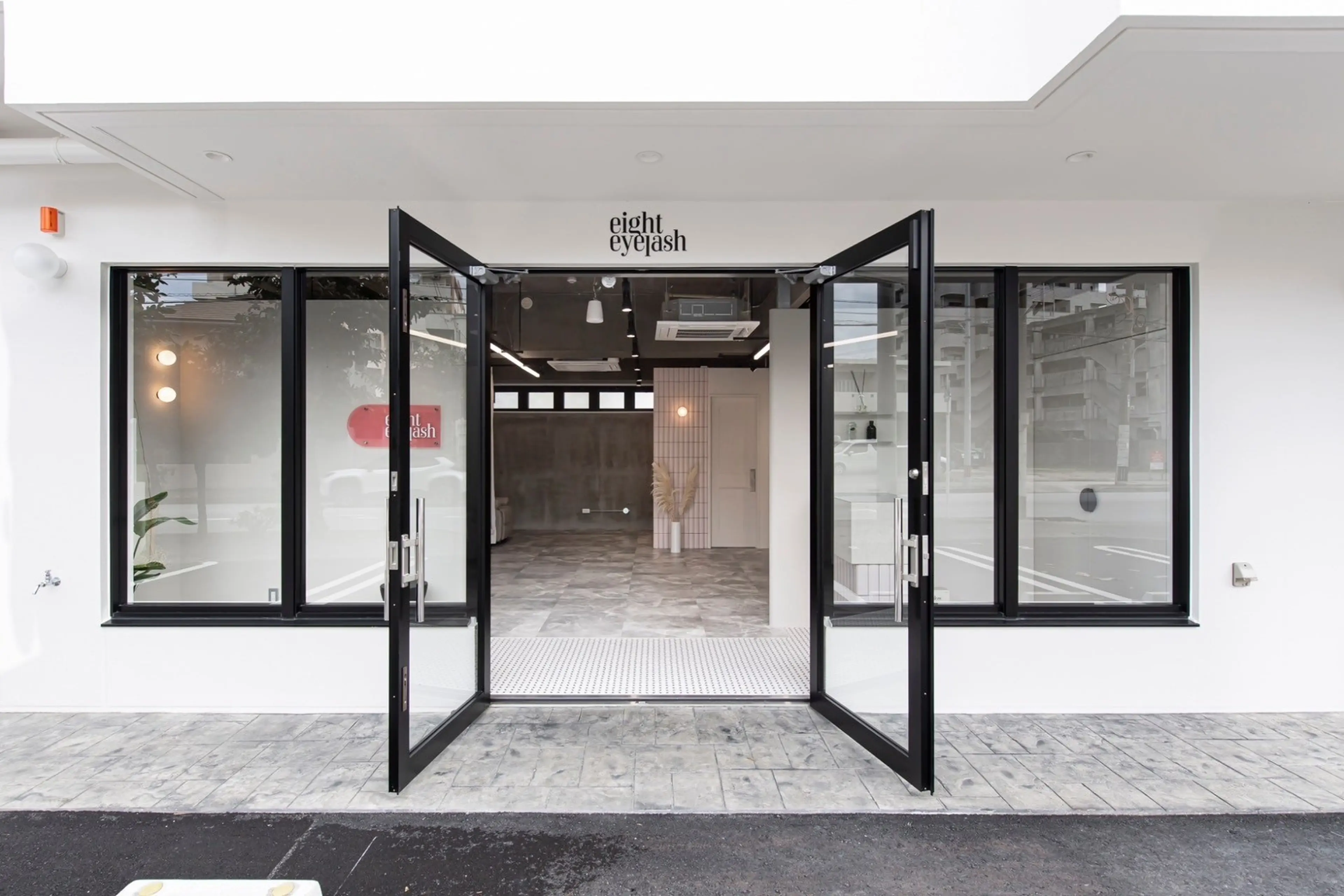 eight eyelash 沖縄北谷店の内観・外観1