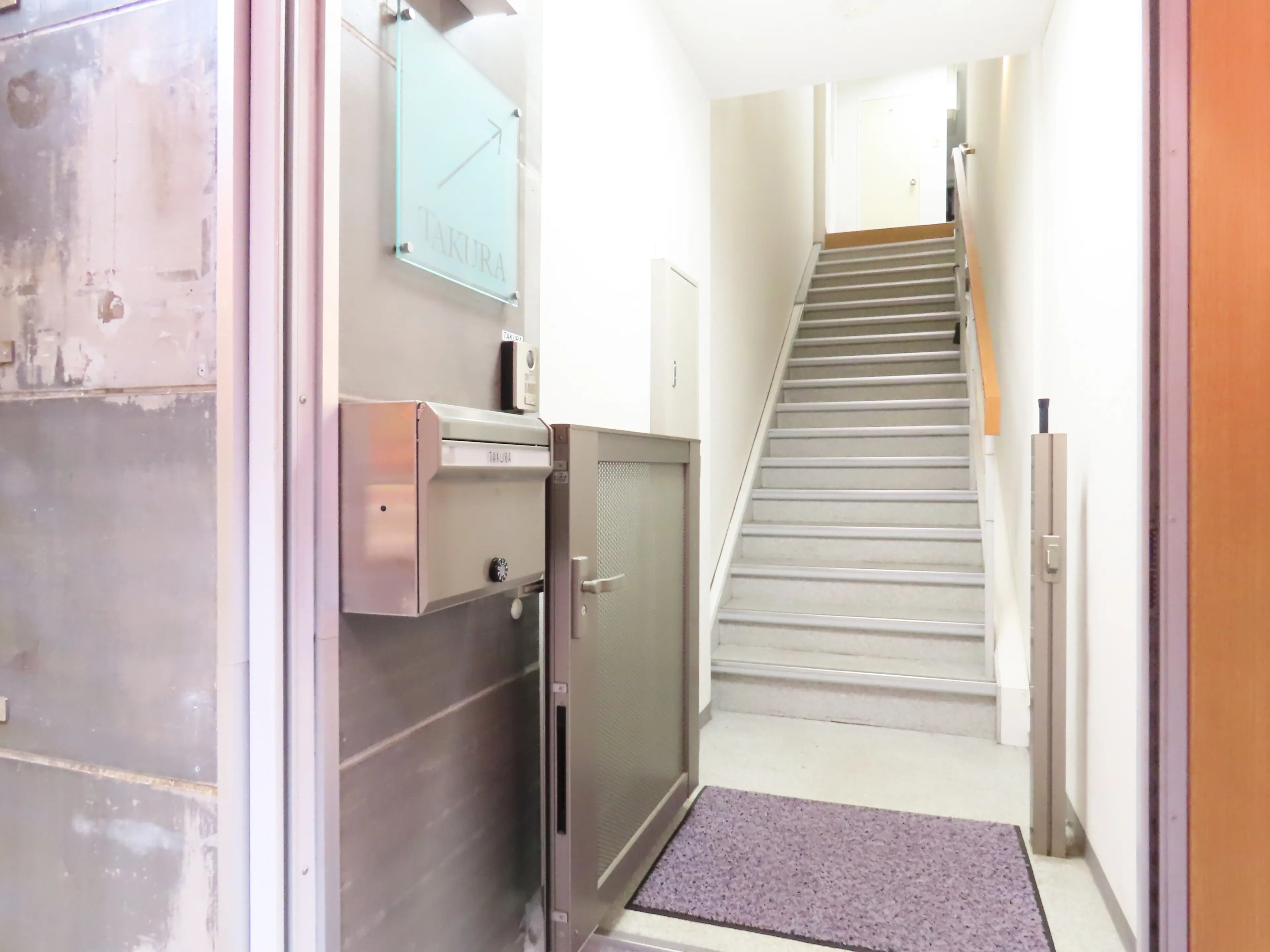 ロコラッシュ 仙川店の内観・外観1