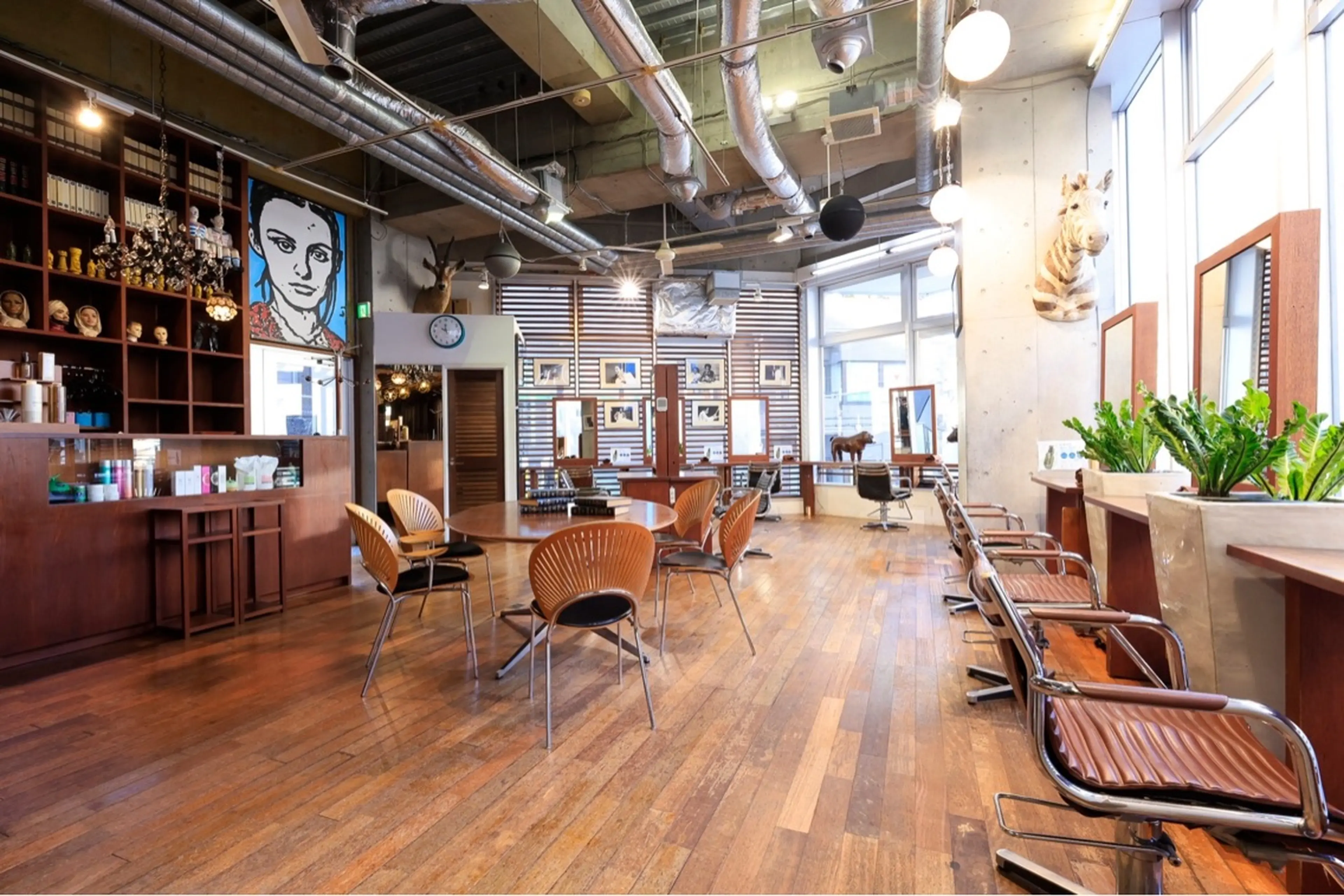 MERONの内観・外観2