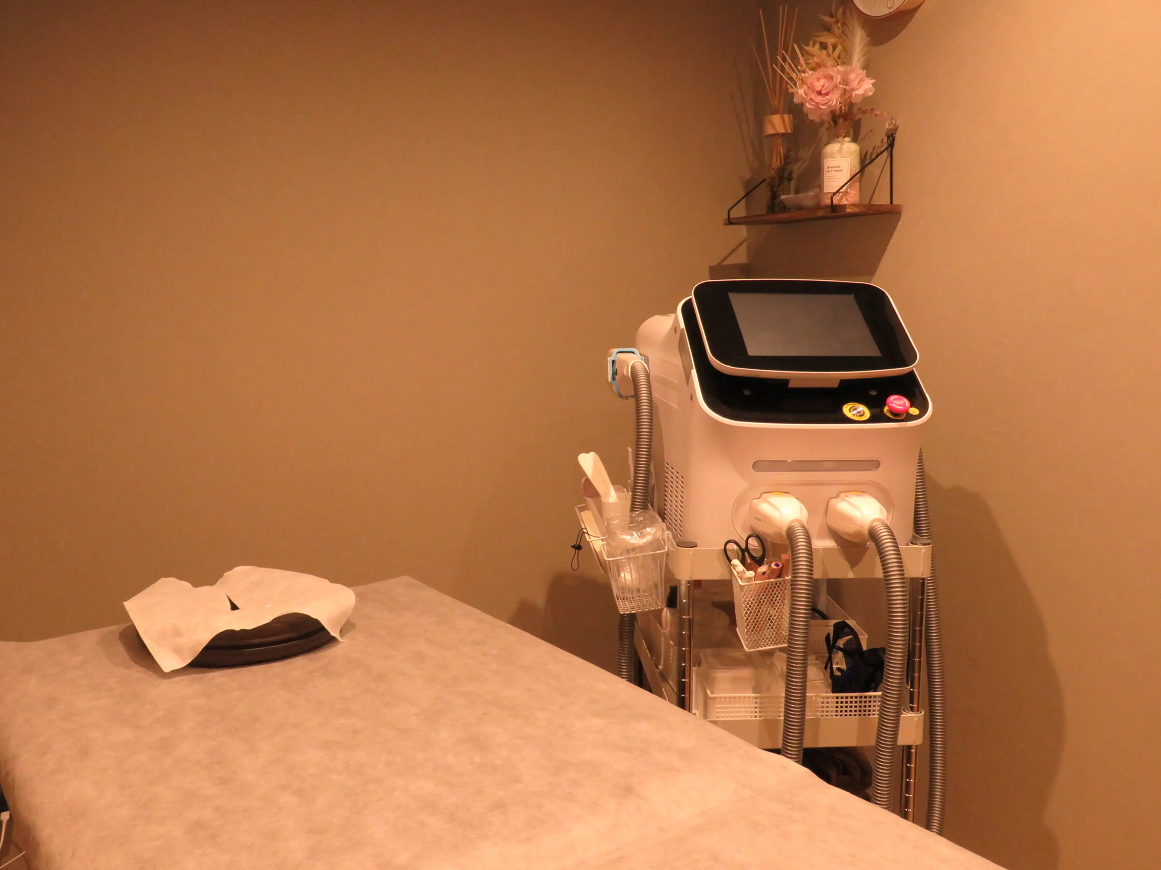 男女兼用脱毛＆ドライヘッドスパ トレテルの内観・外観2