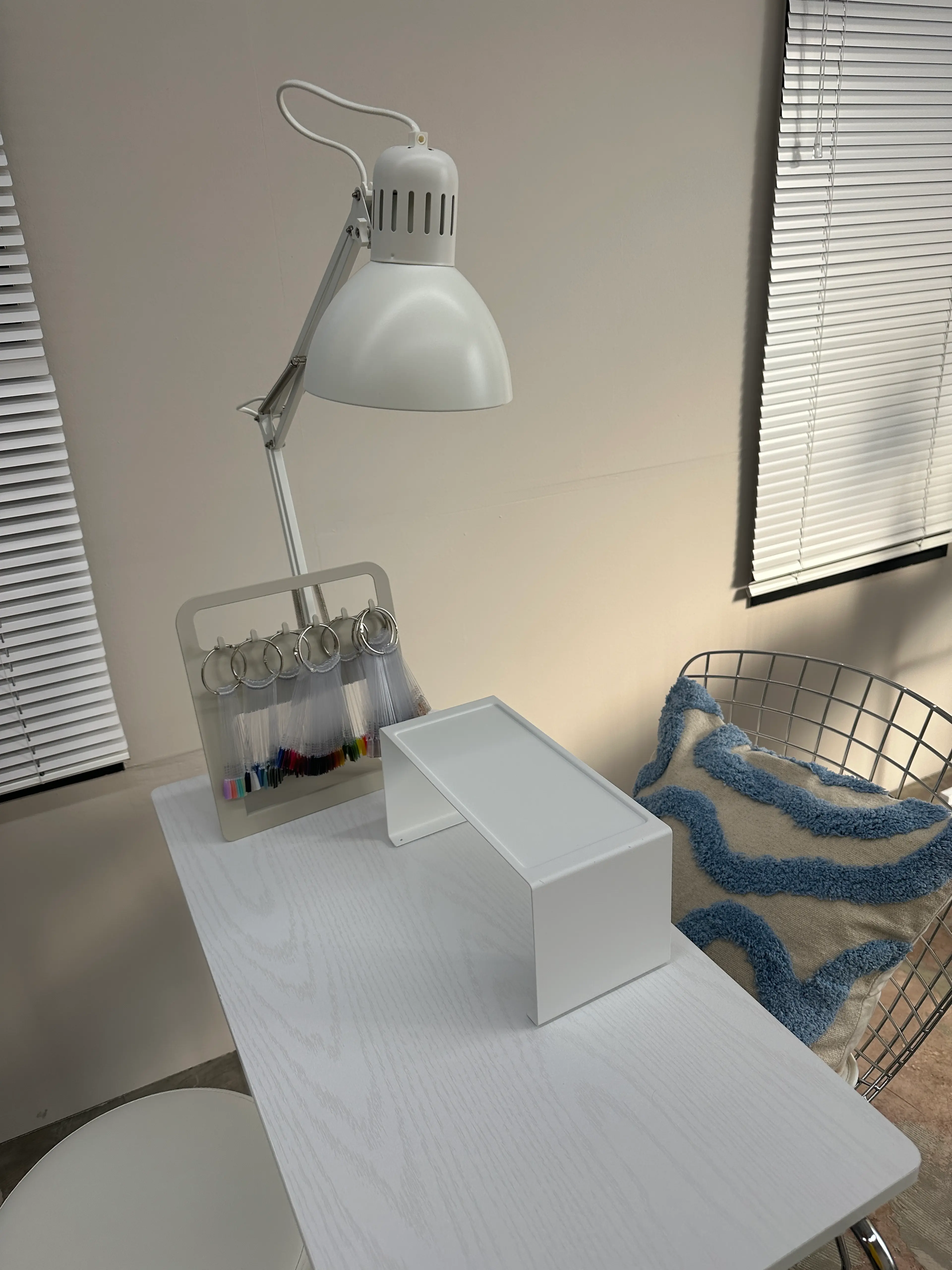 LAMPnail六十谷店の内観・外観2