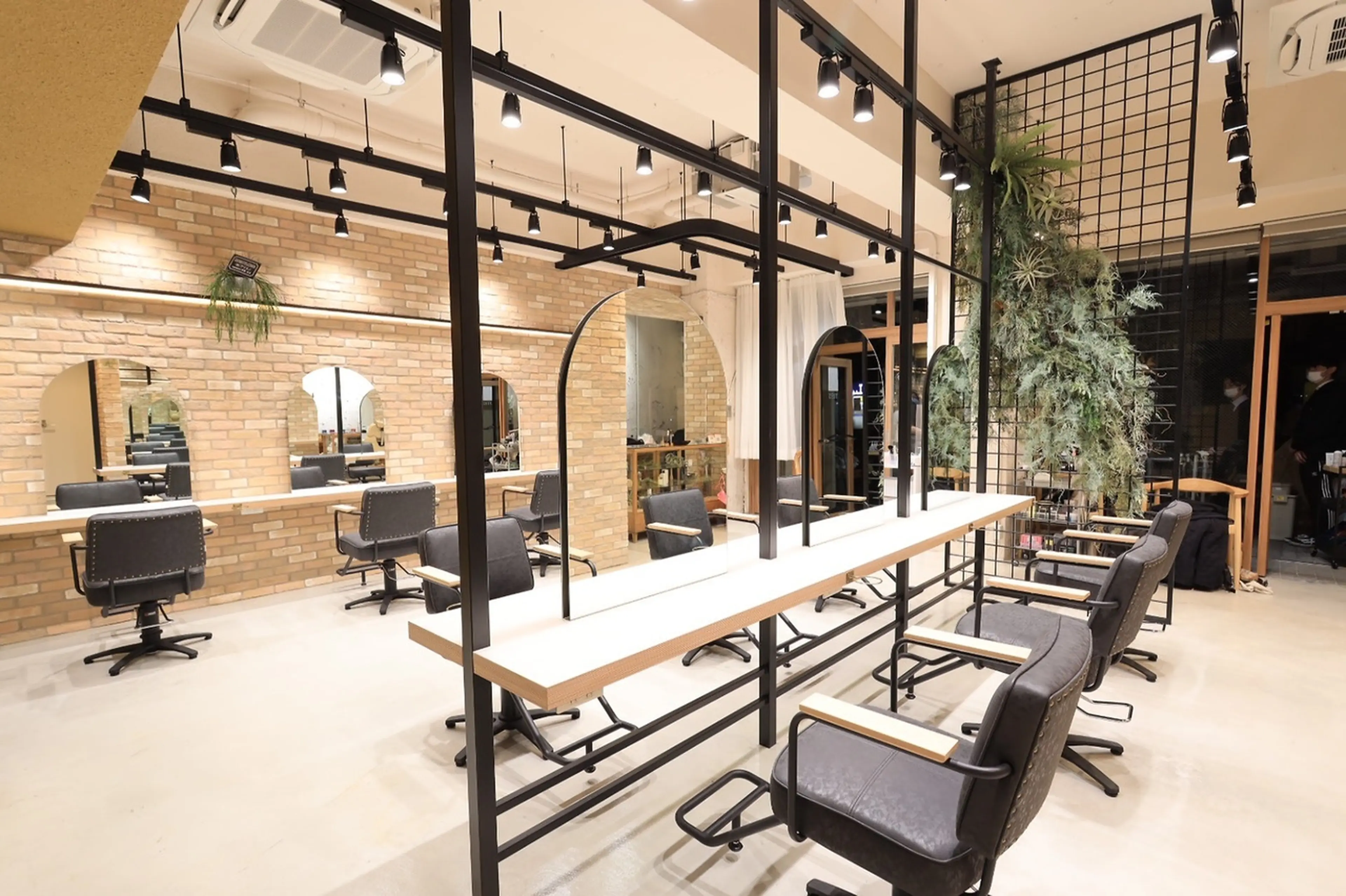 ZEST三鷹店の内観・外観2