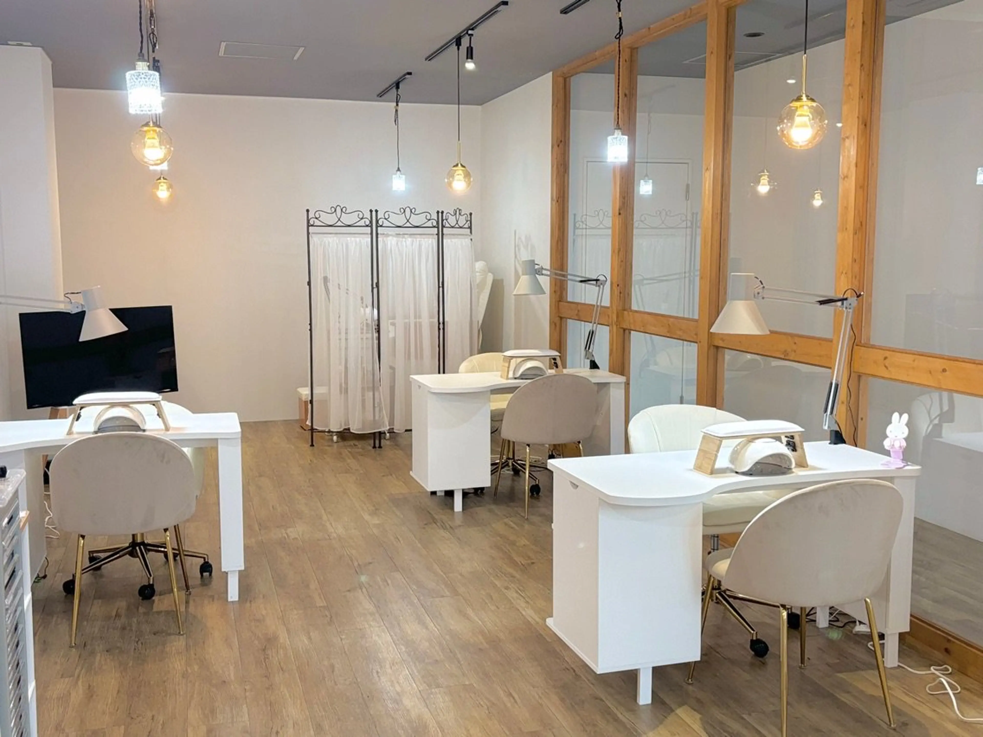 nail salon  luanの内観・外観2