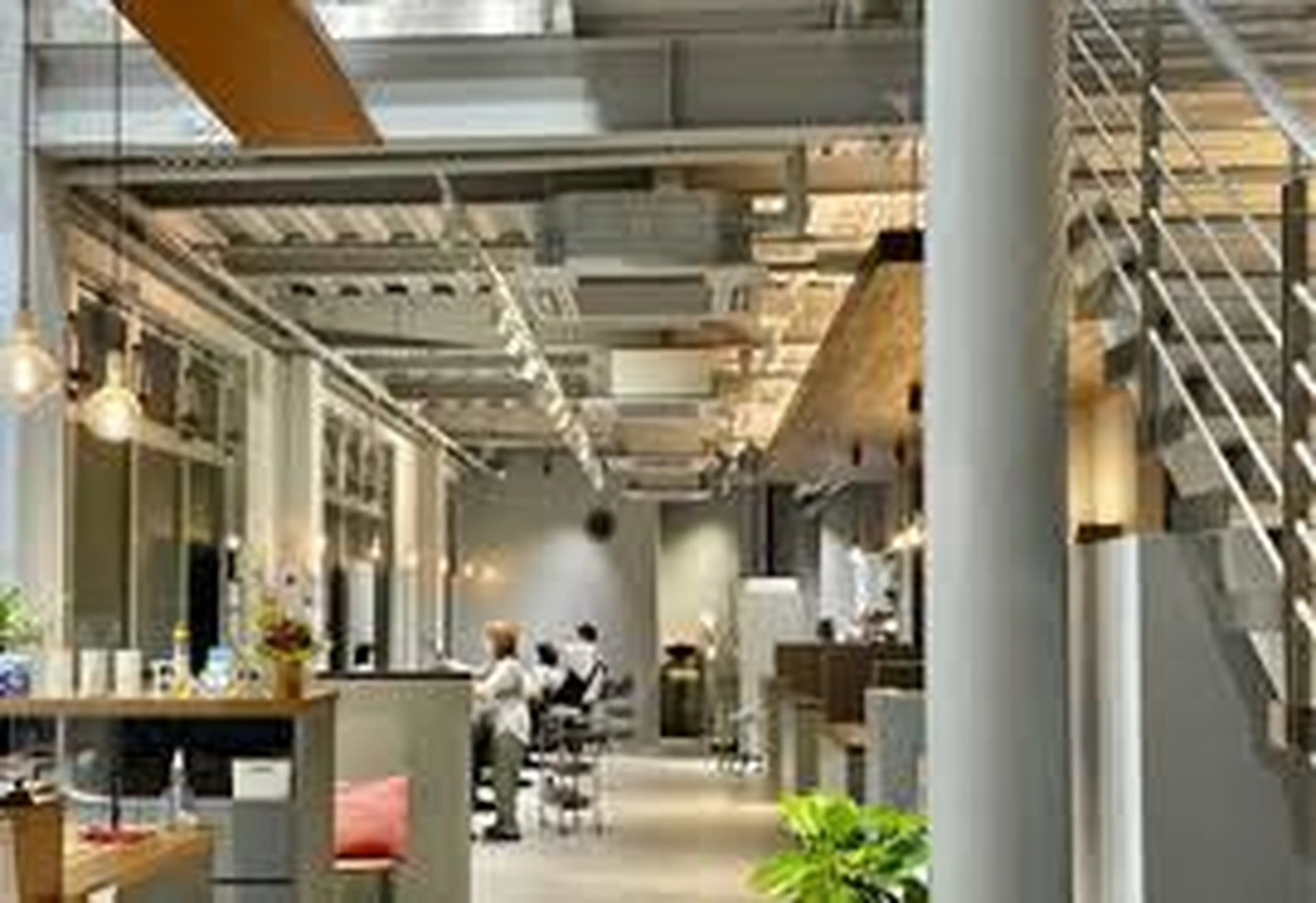 EMA PIVOTの内観・外観1