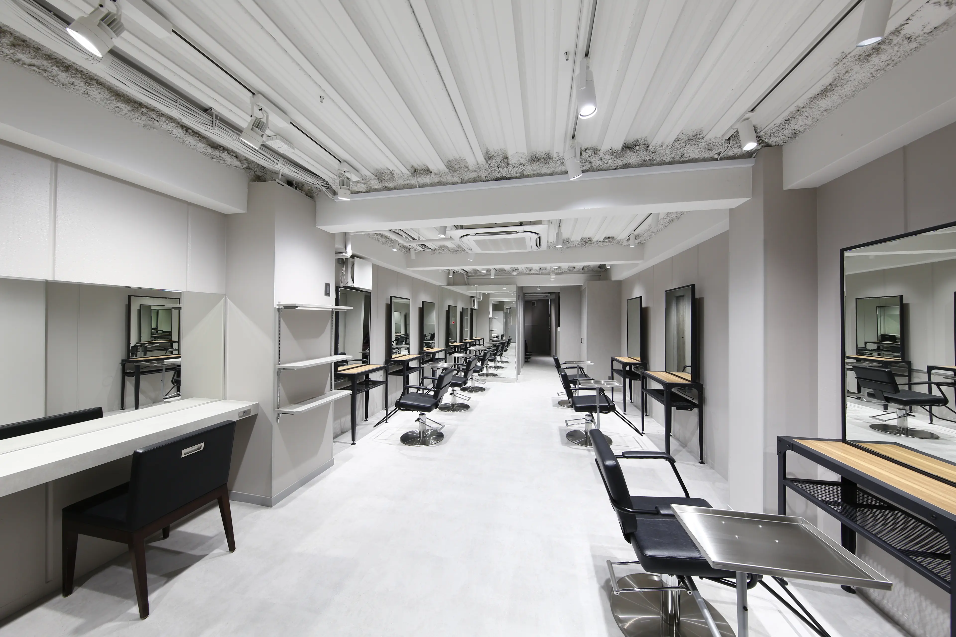 メンズサロン Rolka 池袋店の内観・外観2