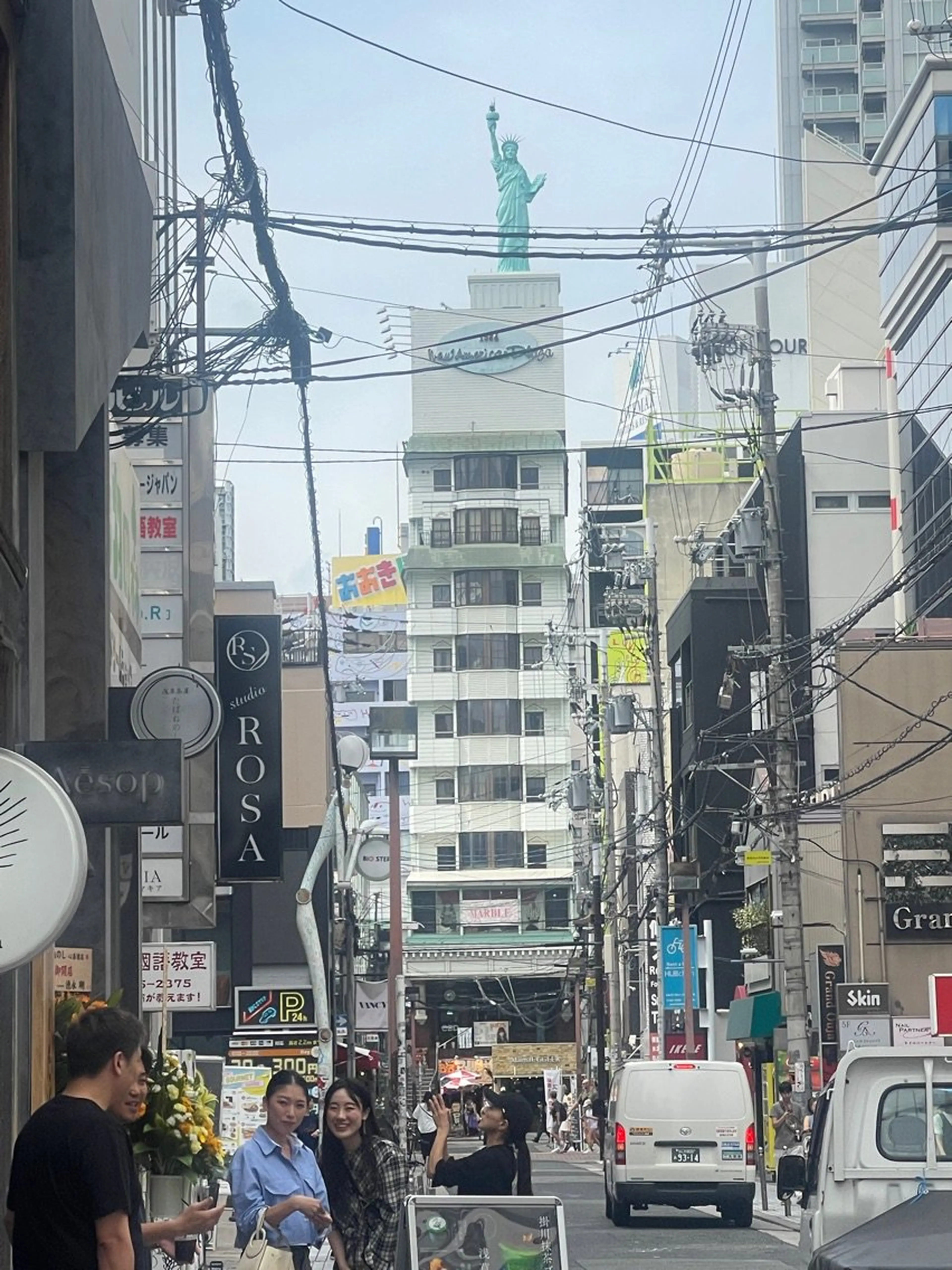 RIMI NAILの内観・外観1