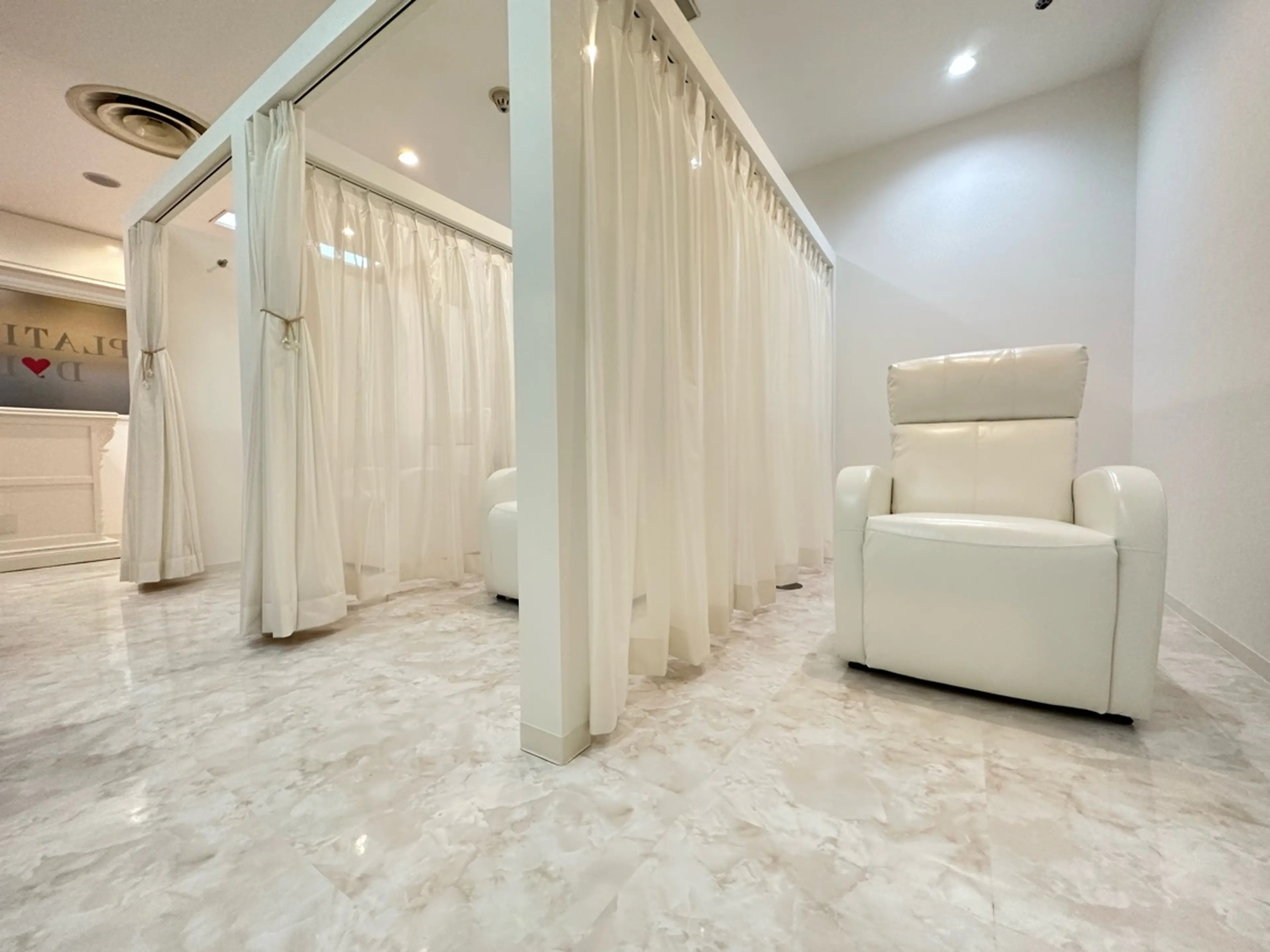 Platinumdoll天王寺店の内観・外観1