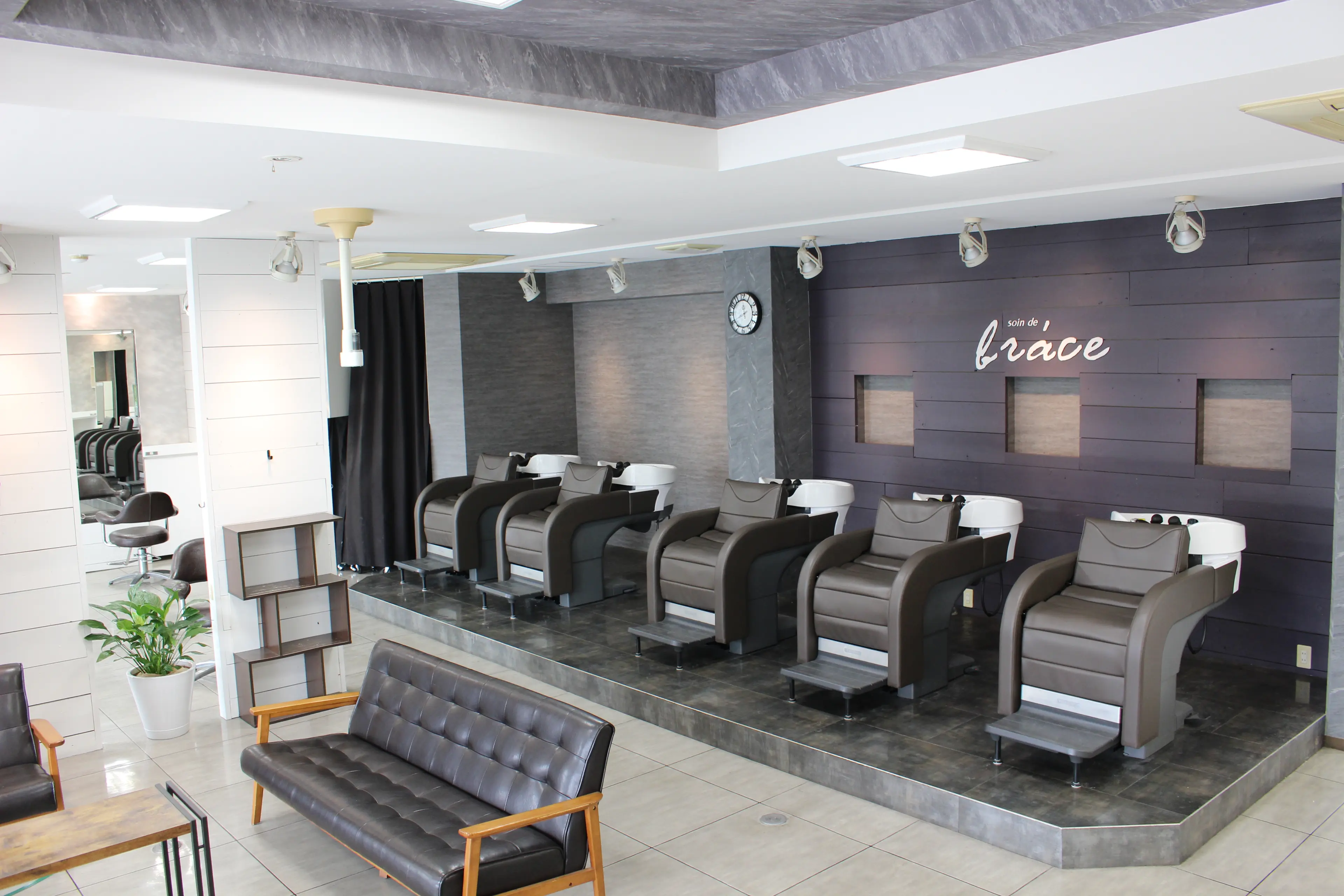 soin de brace 小阪店オッジィオット認定髪質改善サロンの内観・外観1