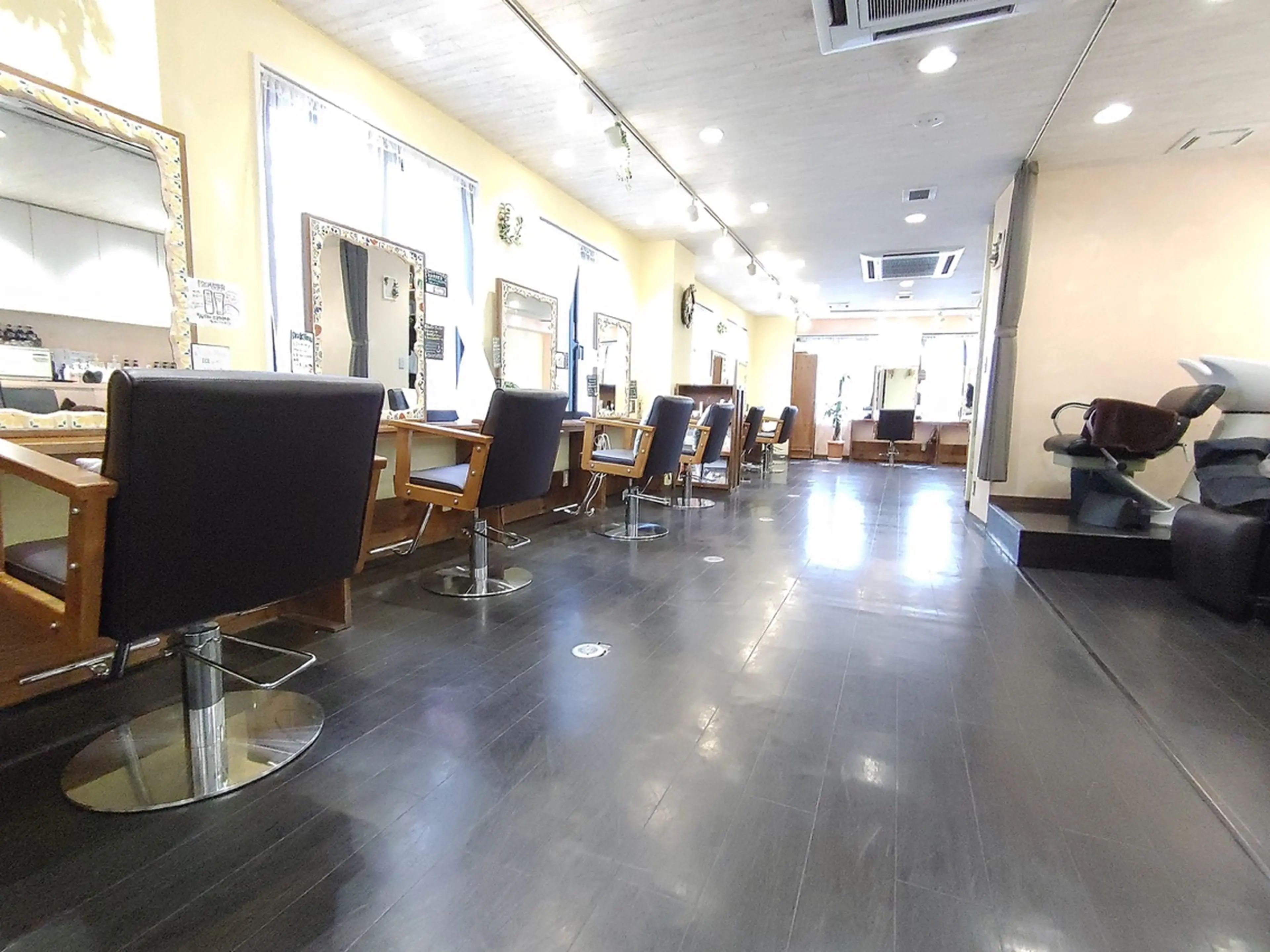 CREDGARDEN浦和店の内観・外観1