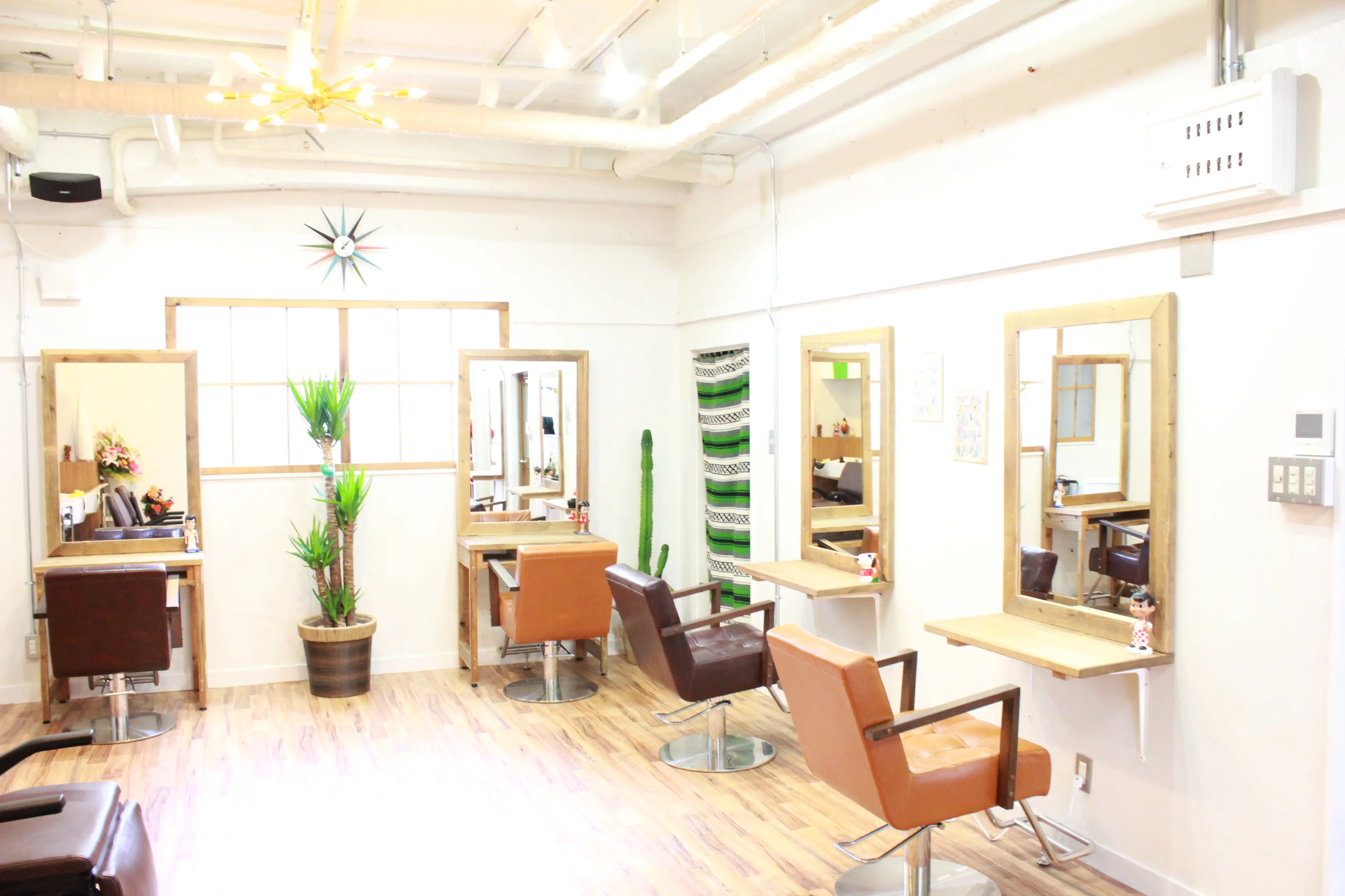 hair studio Romeoの内観・外観1