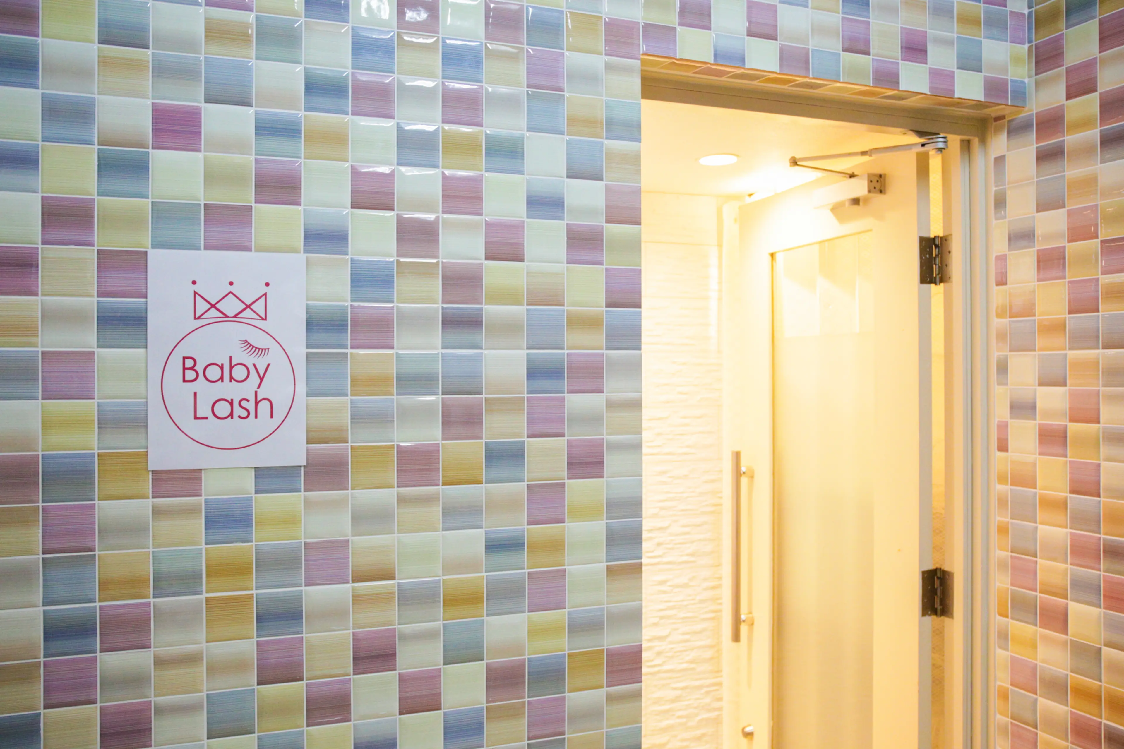 BabyLash梅田店の内観・外観1