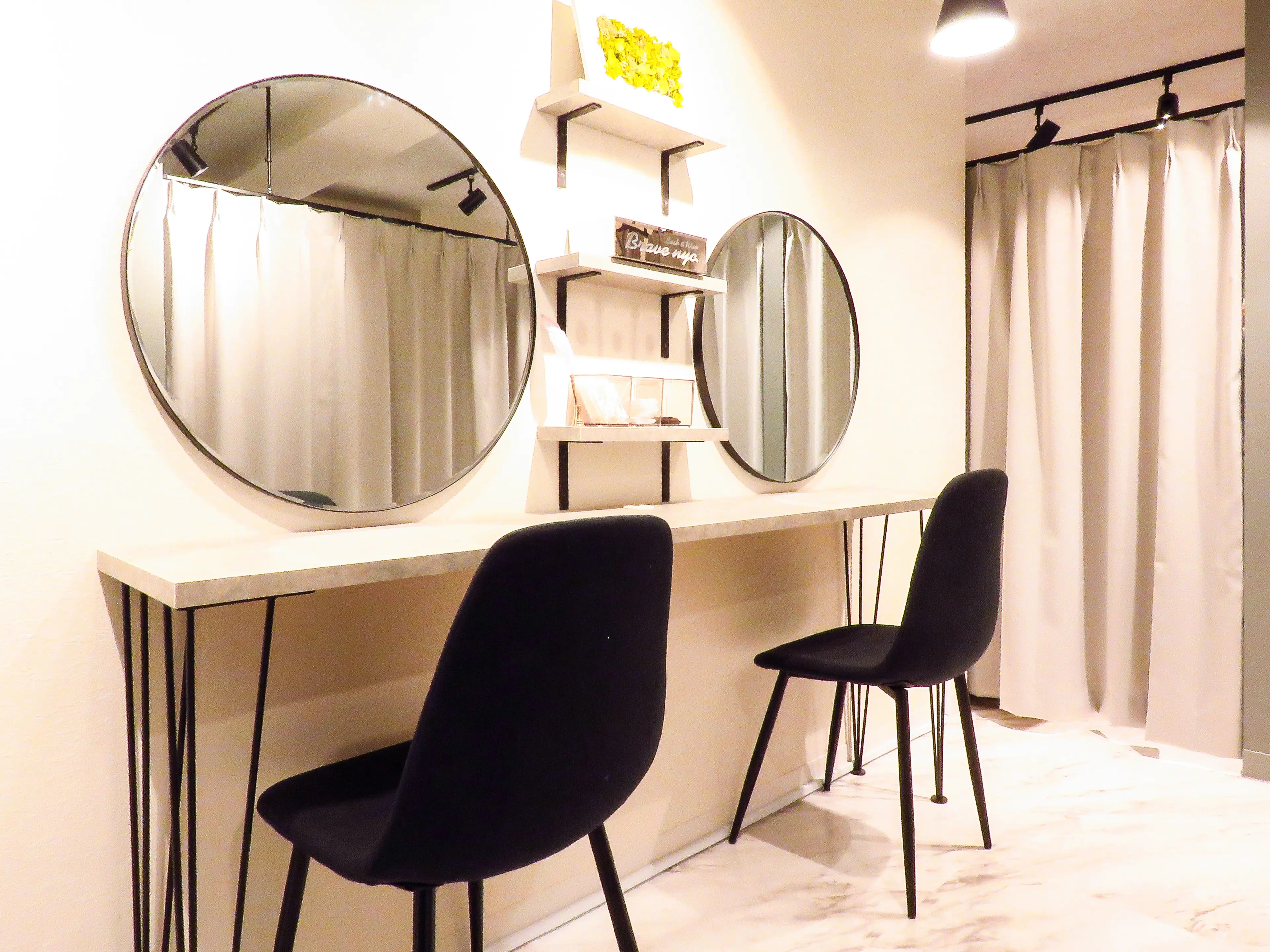 Lash&Wax Brave nyc.の内観・外観2