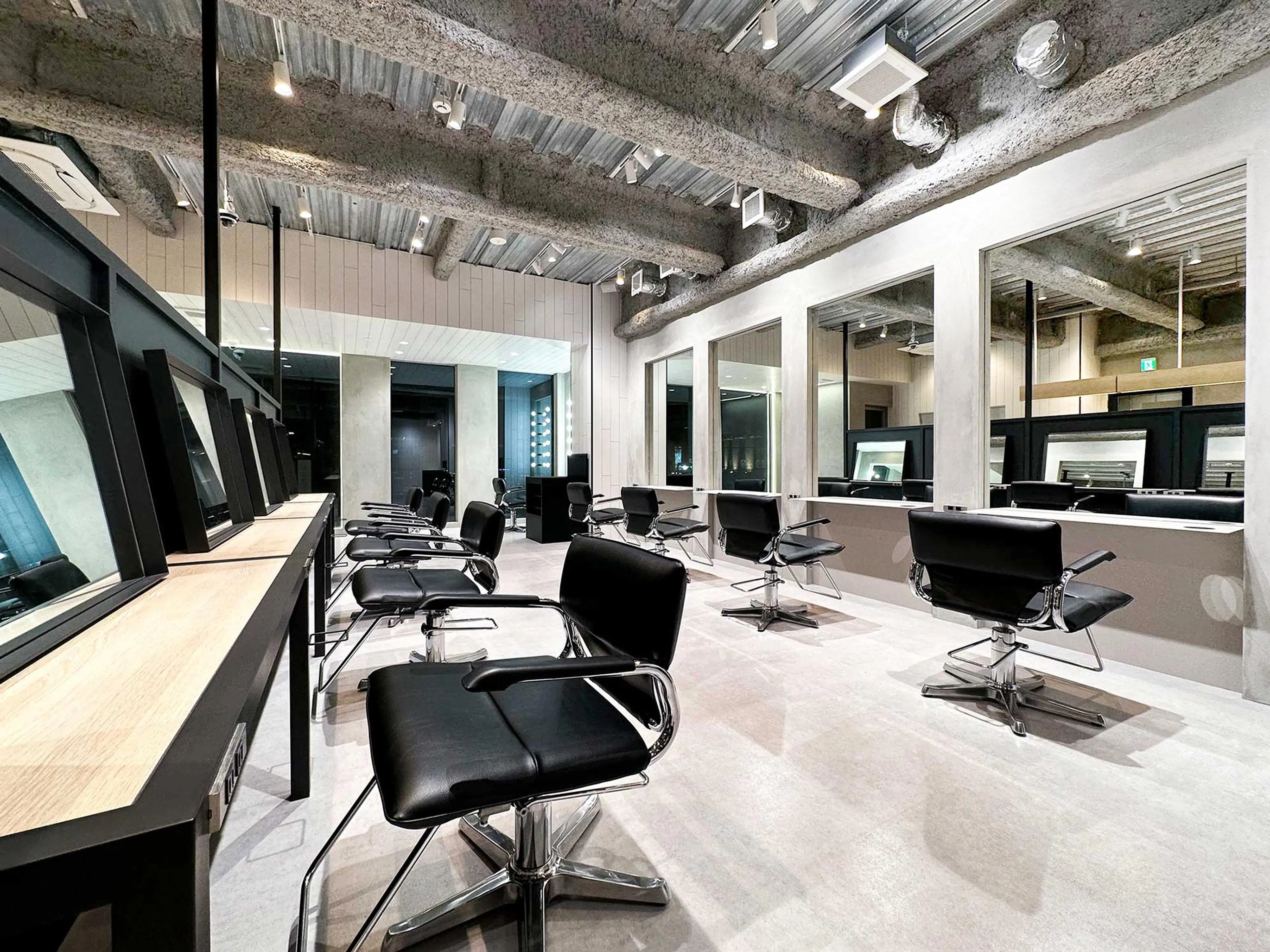 ITby ALBUM北千住店の内観・外観2