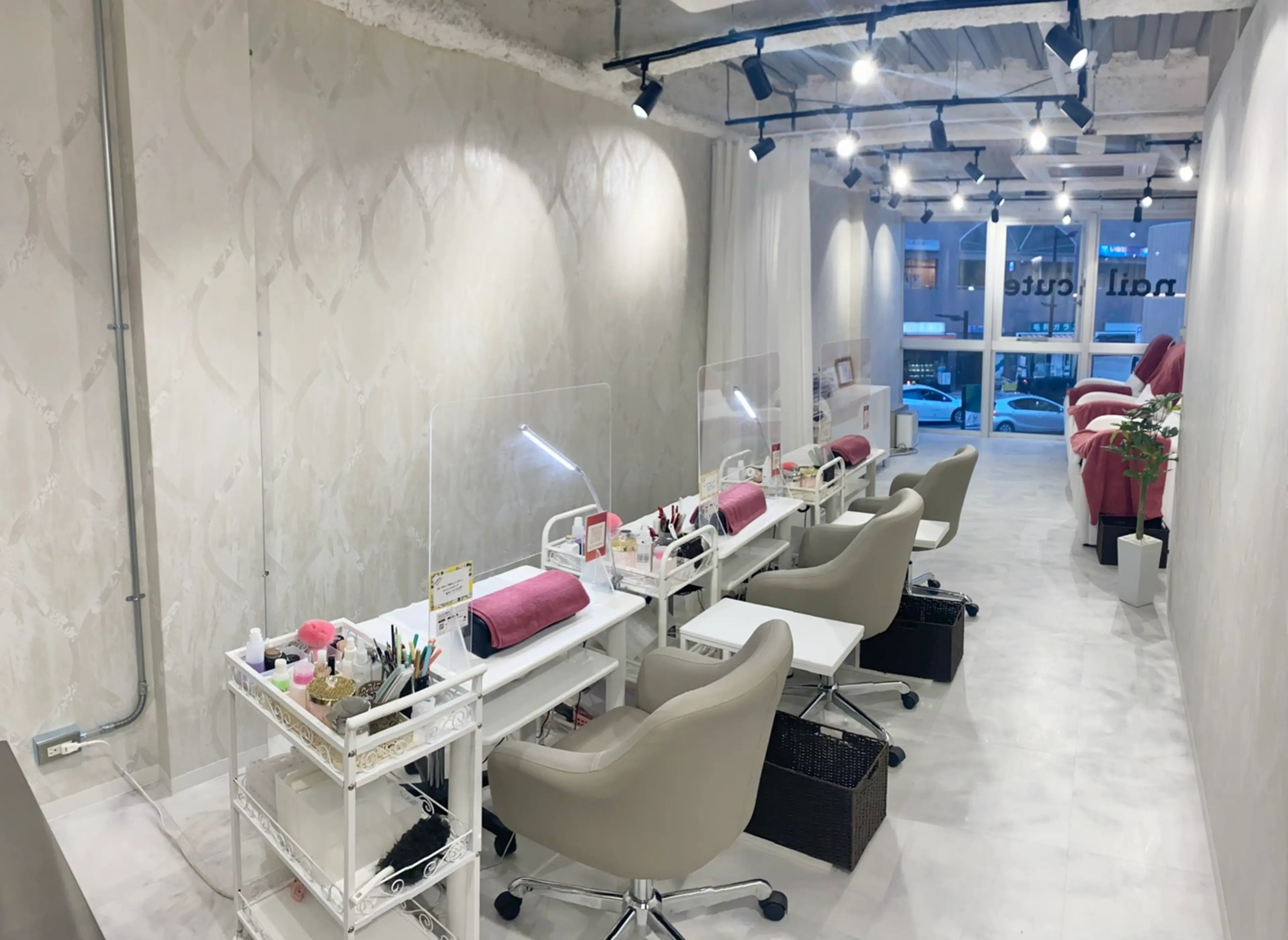 ネイルキュートの内観・外観1