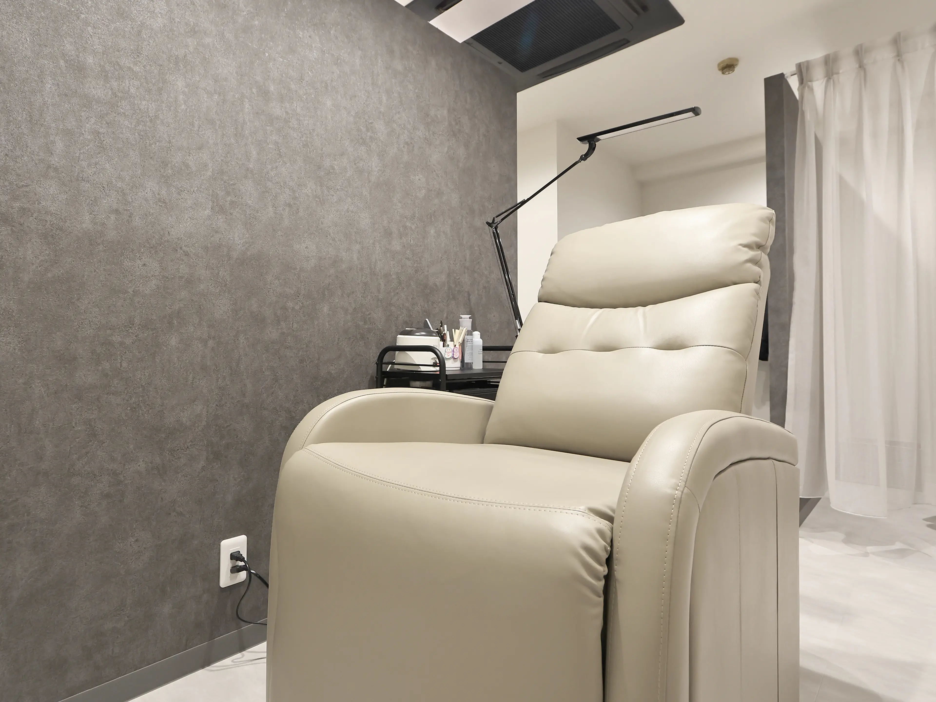 メンズ眉毛サロン i-cool 西宮北口店の内観・外観2