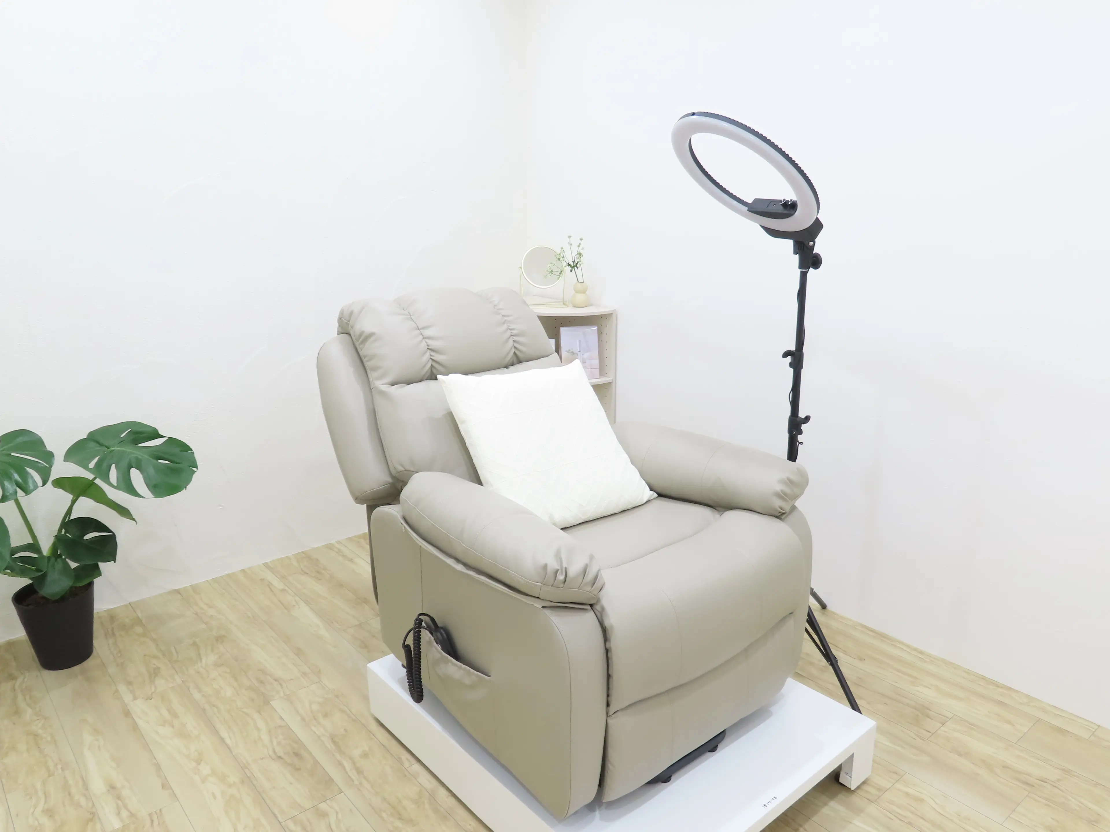 ATENA　Nail＆Eyeの内観・外観3