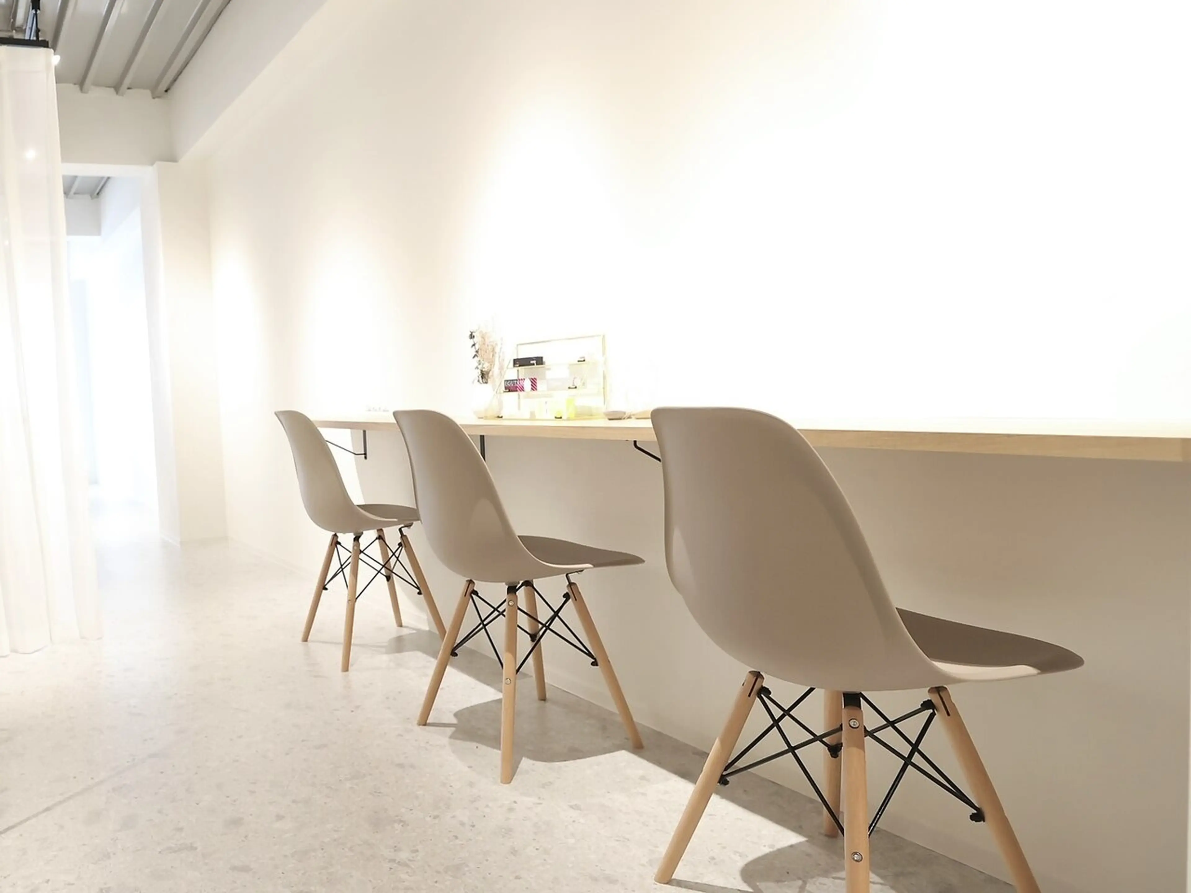 and she. 神戸三宮店【アンドシー】の内観・外観3