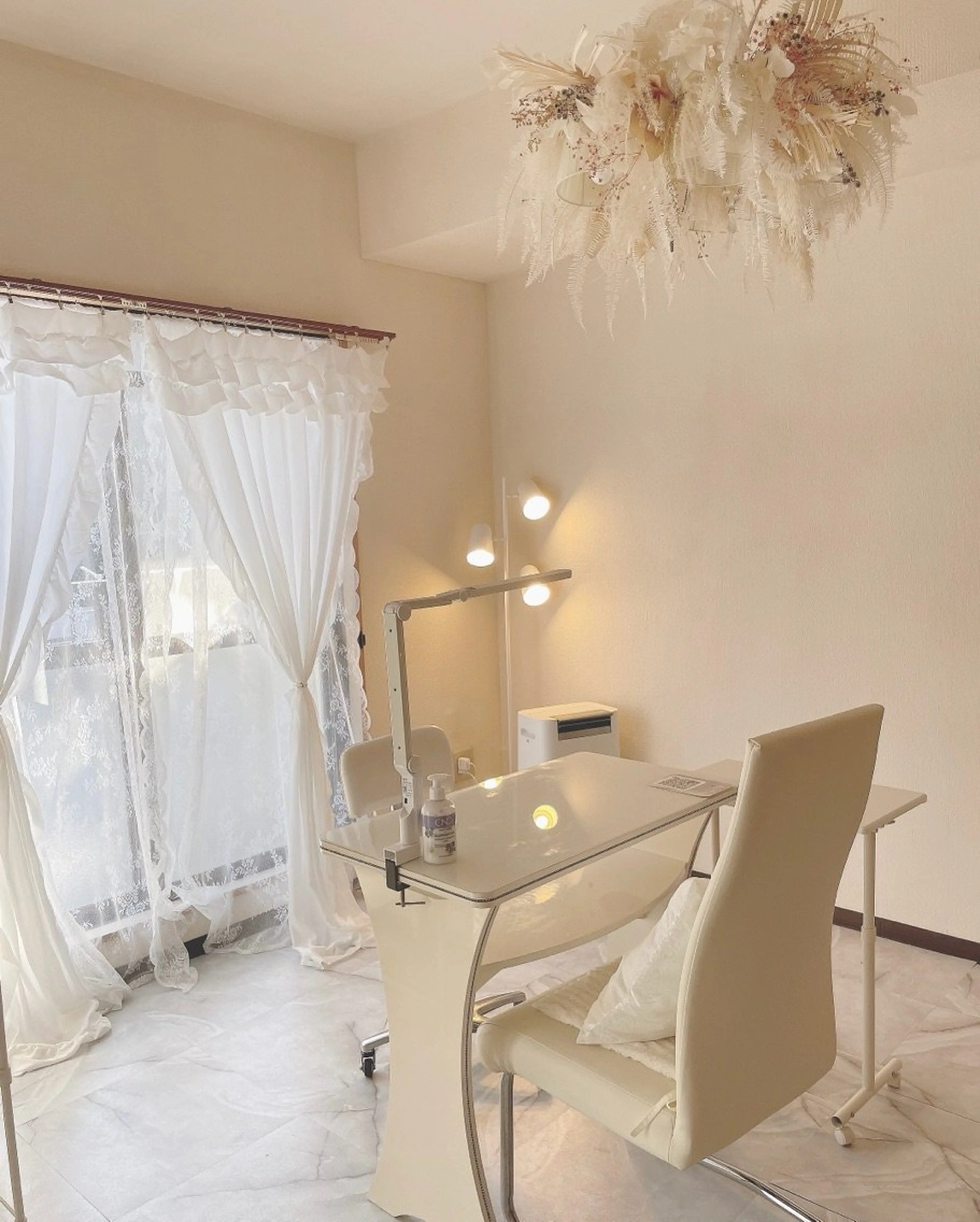 NAIL salon Charmeの内観・外観1