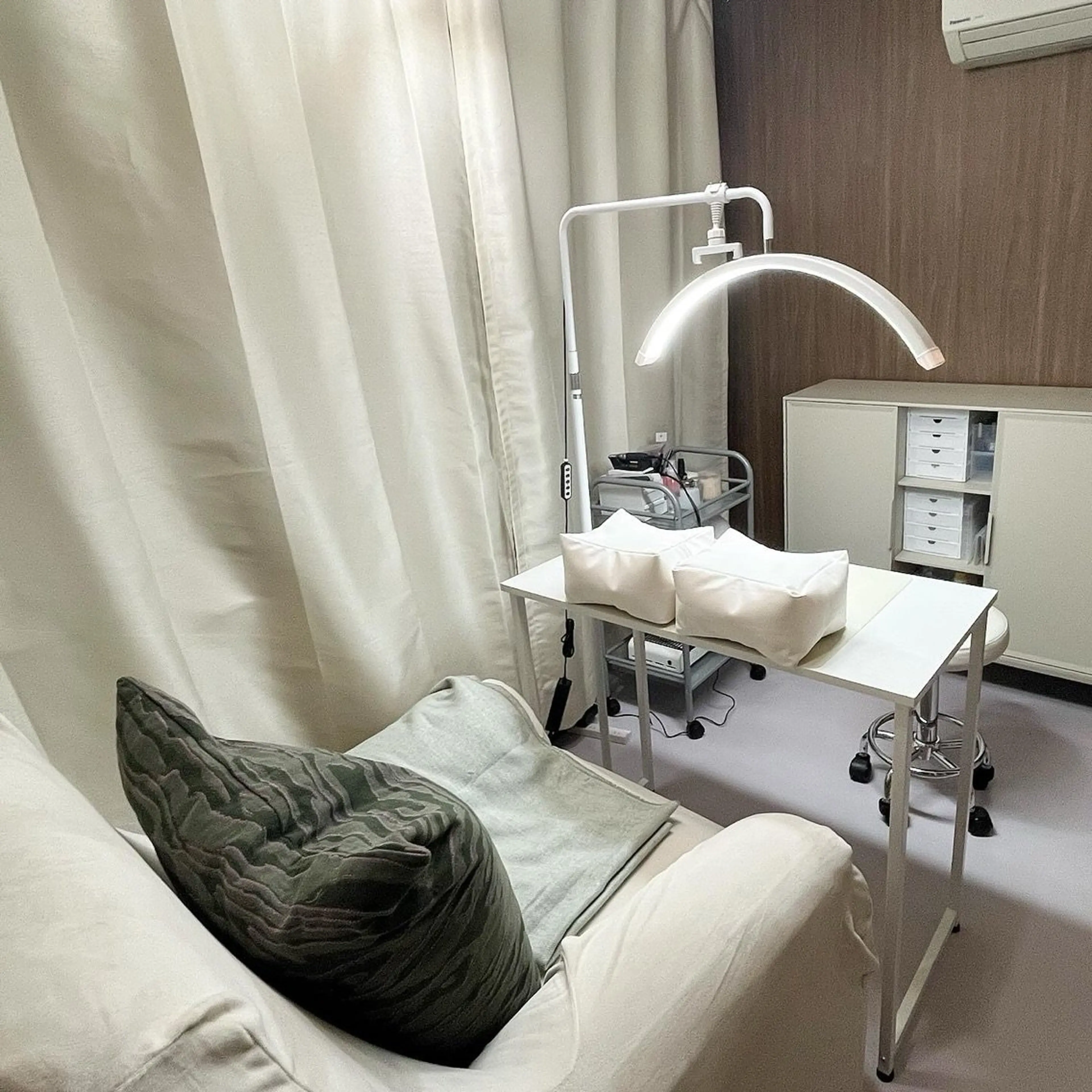 nail salon 　daphの内観・外観1