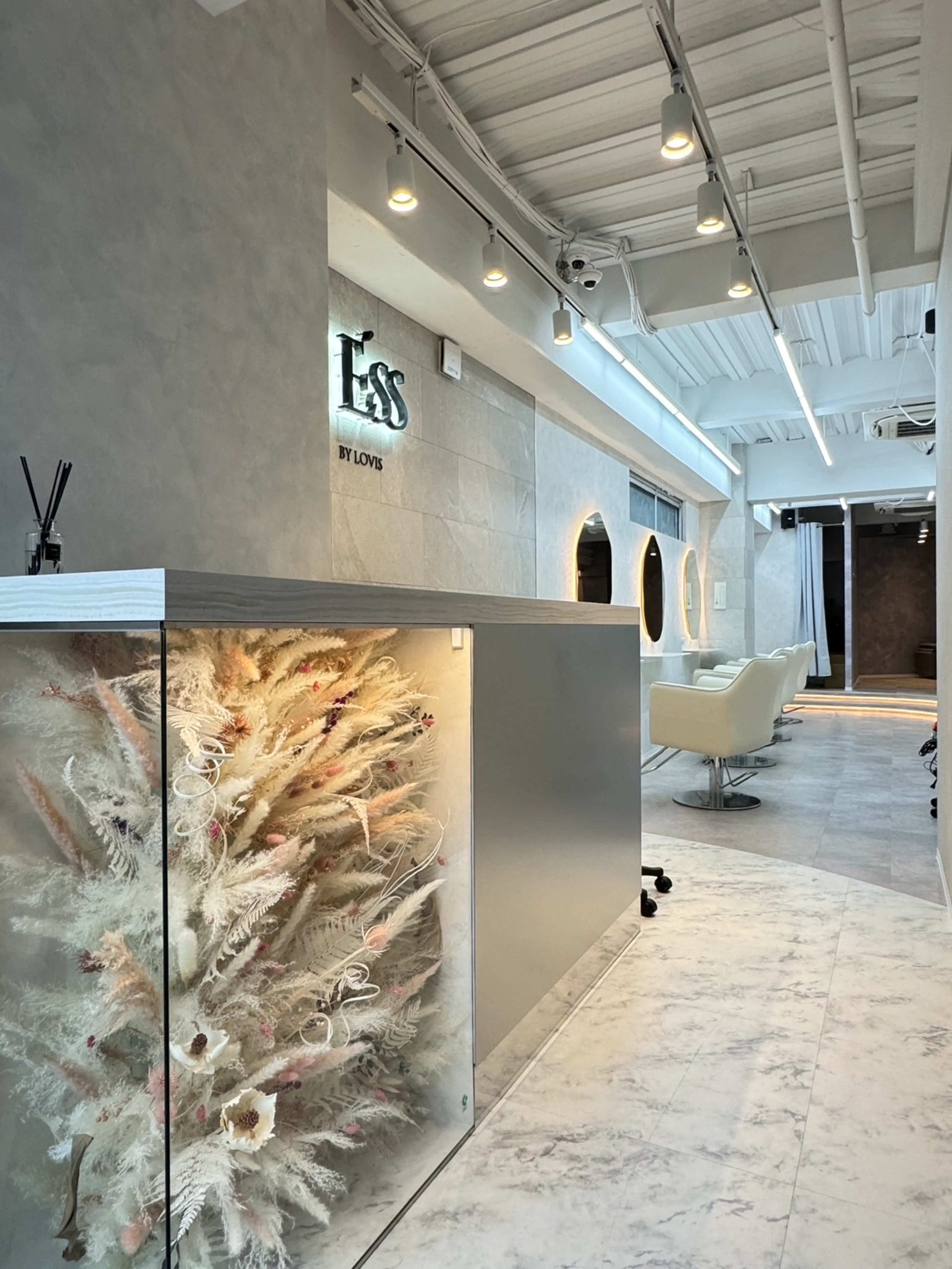 Ess  艶髪/髪質改善/韓国風【エス】の内観・外観1