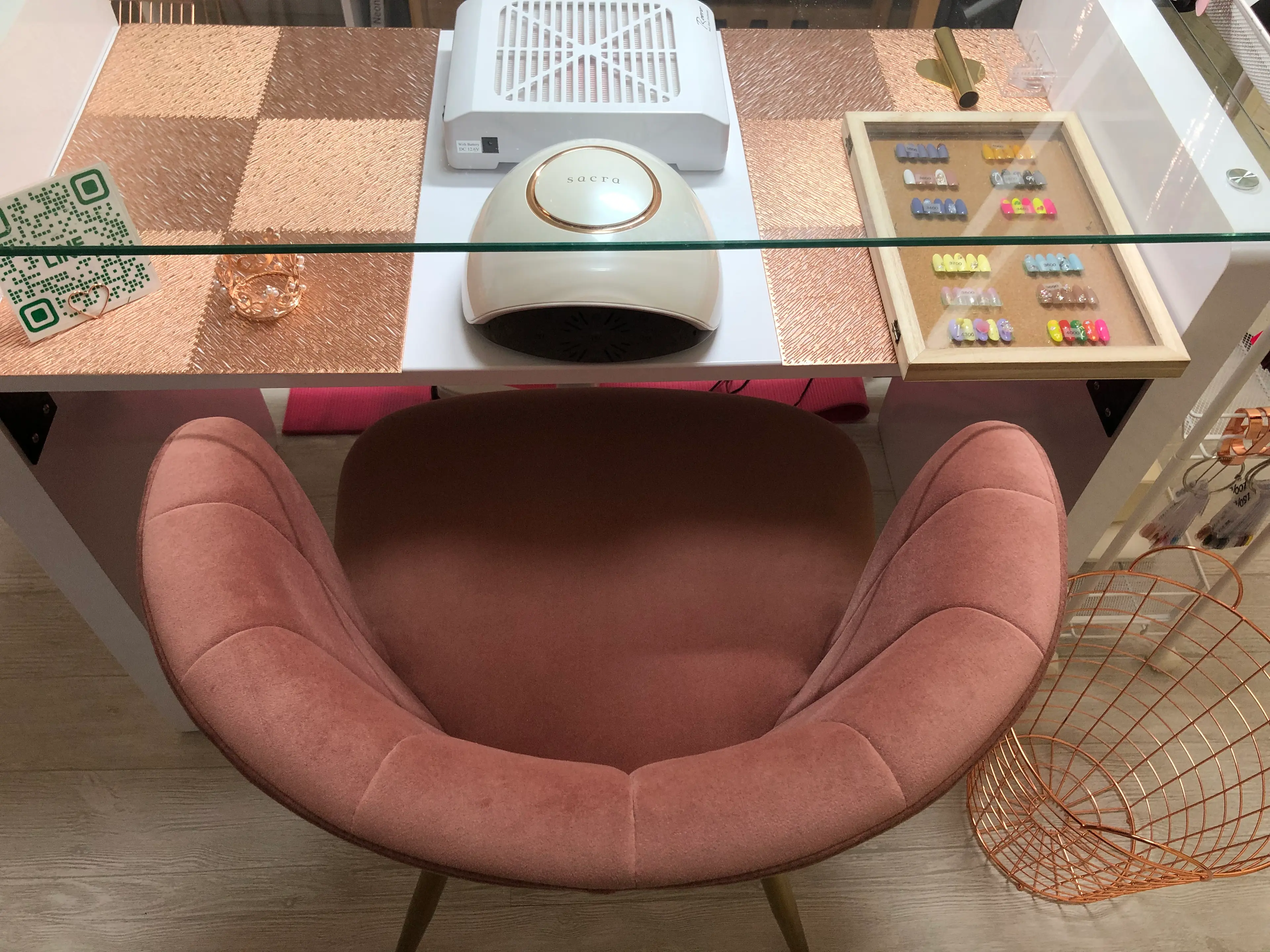 モナネイルの内観・外観2