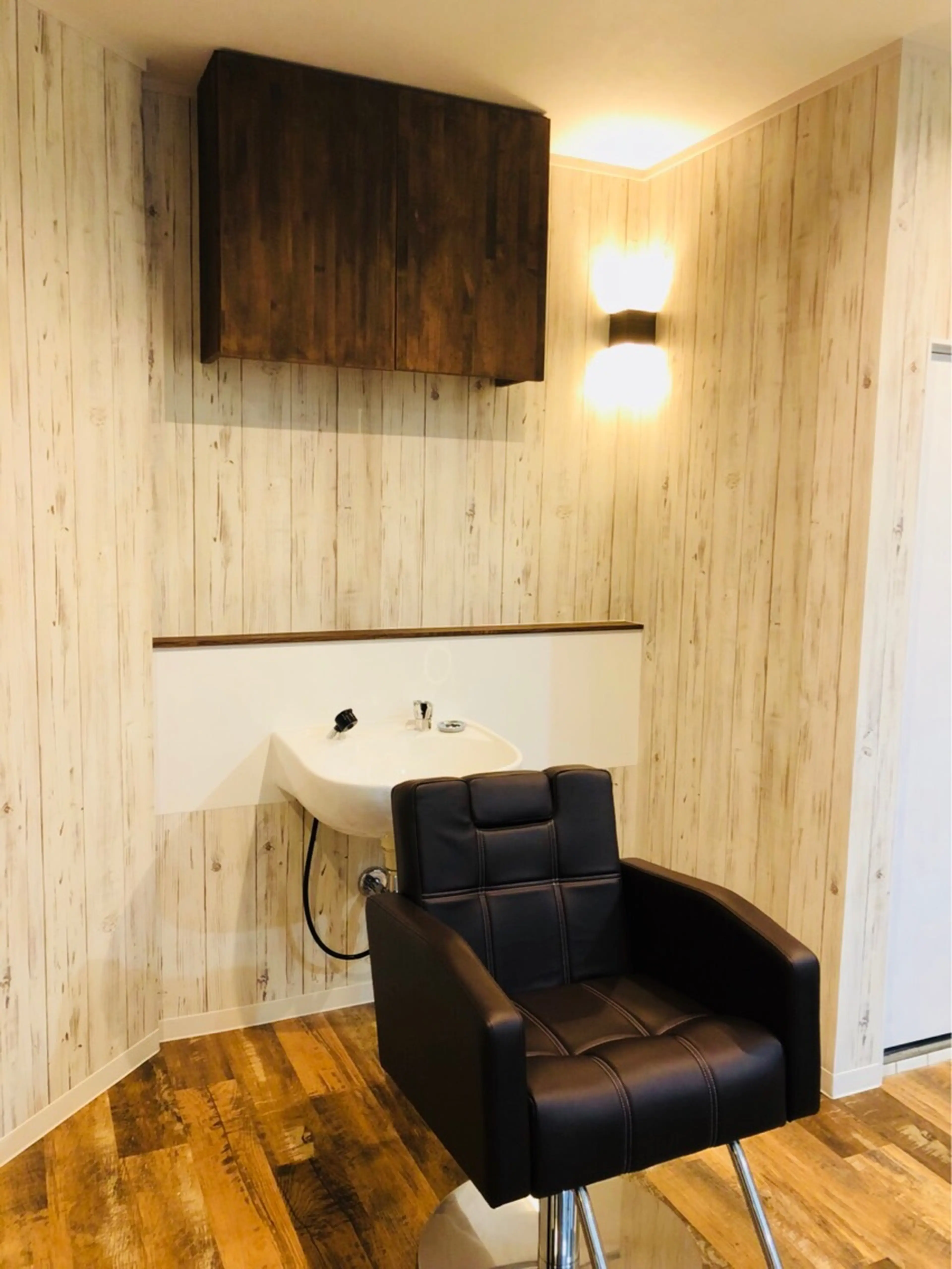 hair  salon  Oscarの内観・外観1