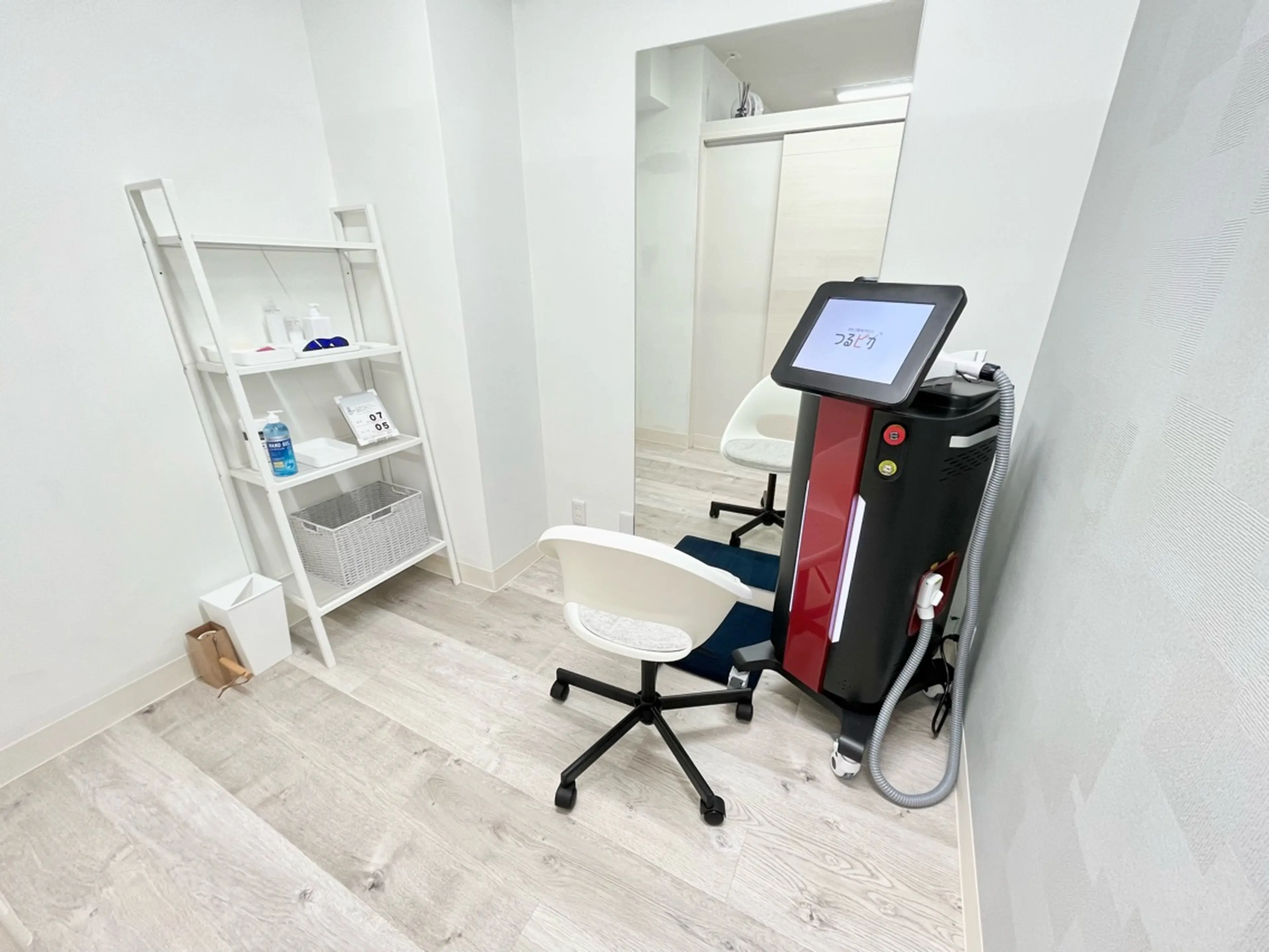 セルフ脱毛サロンつるピカ新宿店の内観・外観2