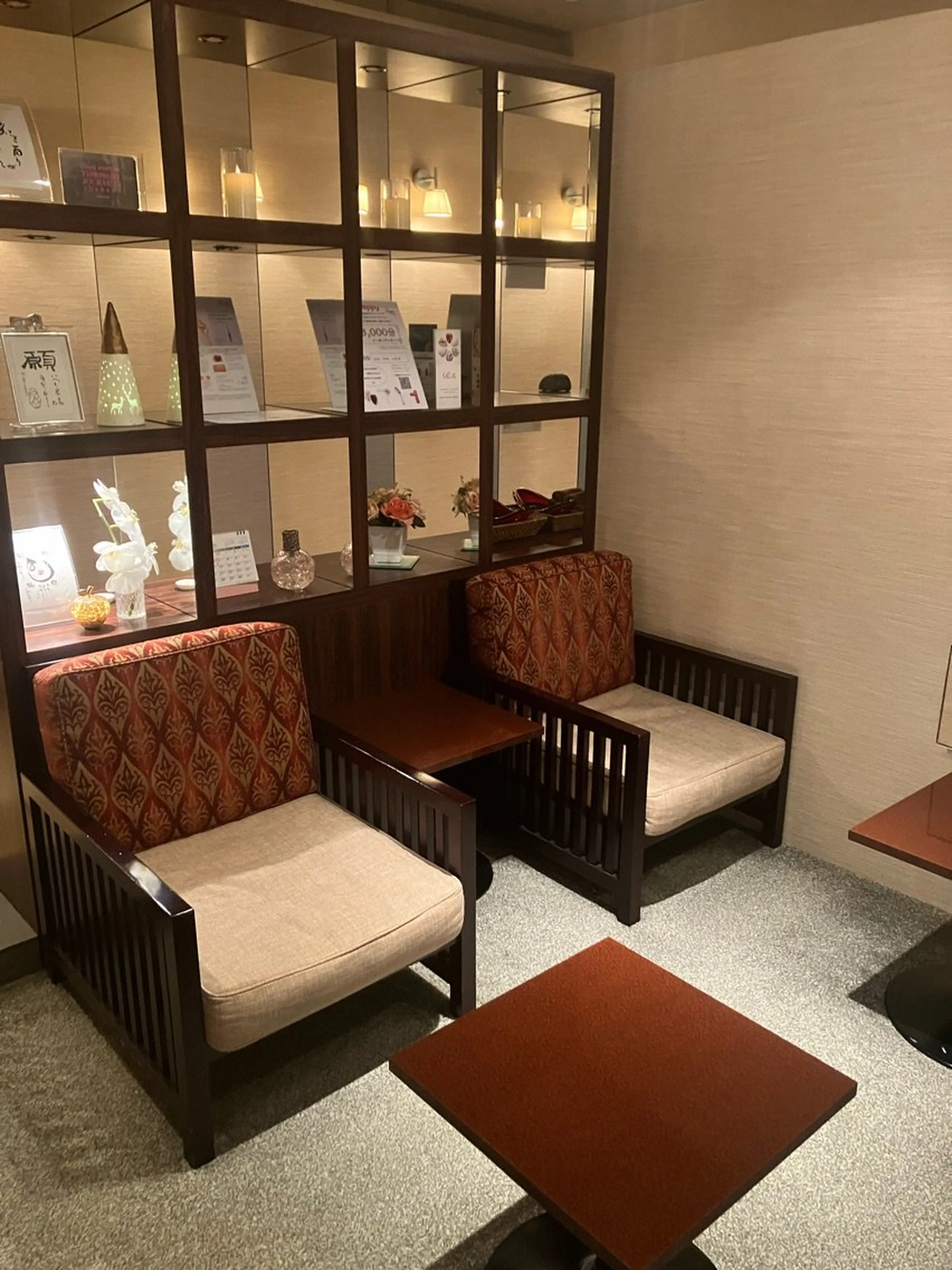 アイリーサロンの内観・外観2