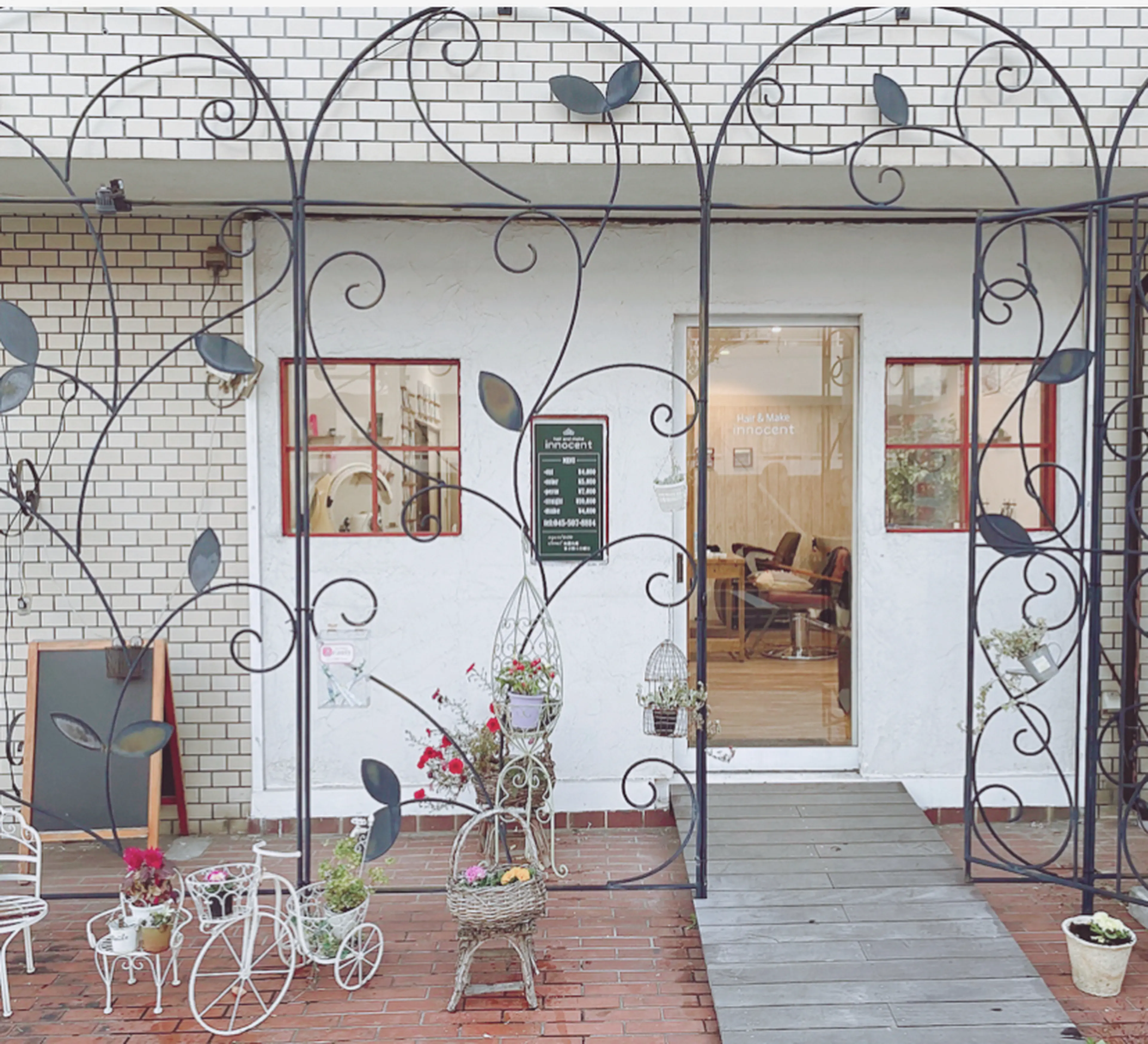 イノセント 青葉台駅店の内観・外観1