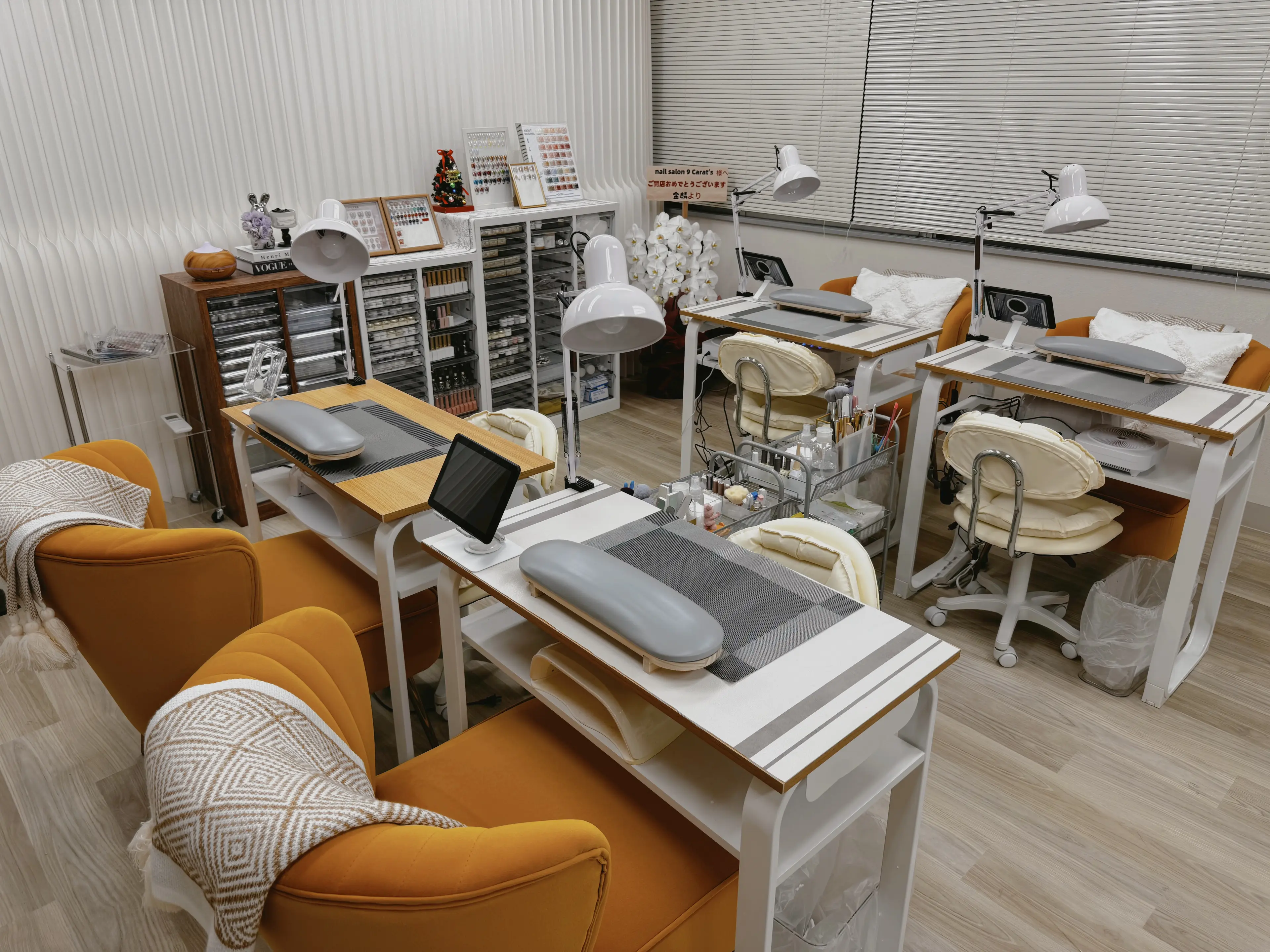 nail salon 9Caratsの内観・外観1