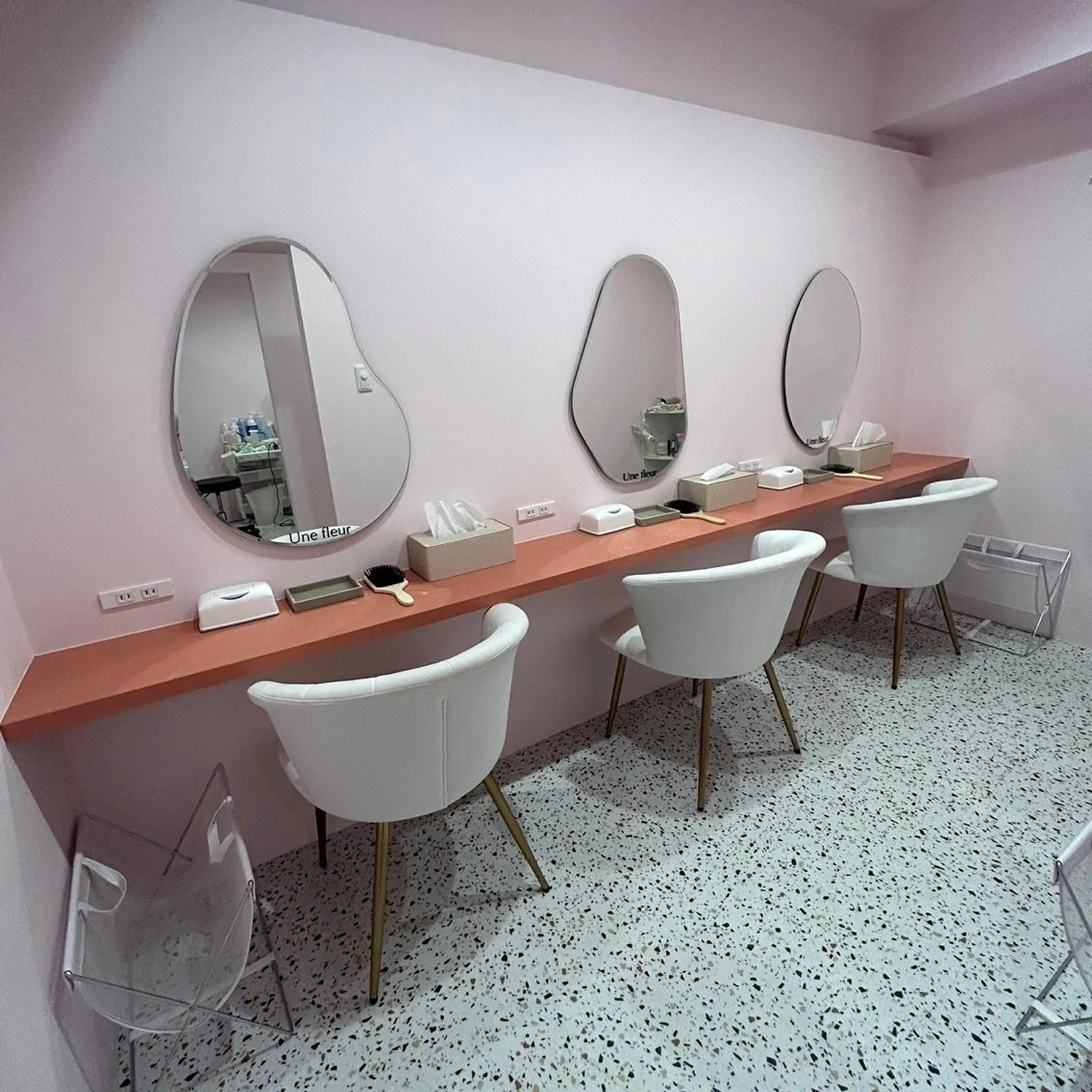 毛穴・肌質改善サロン Une fleur【アンフルール】渋谷店の内観・外観3