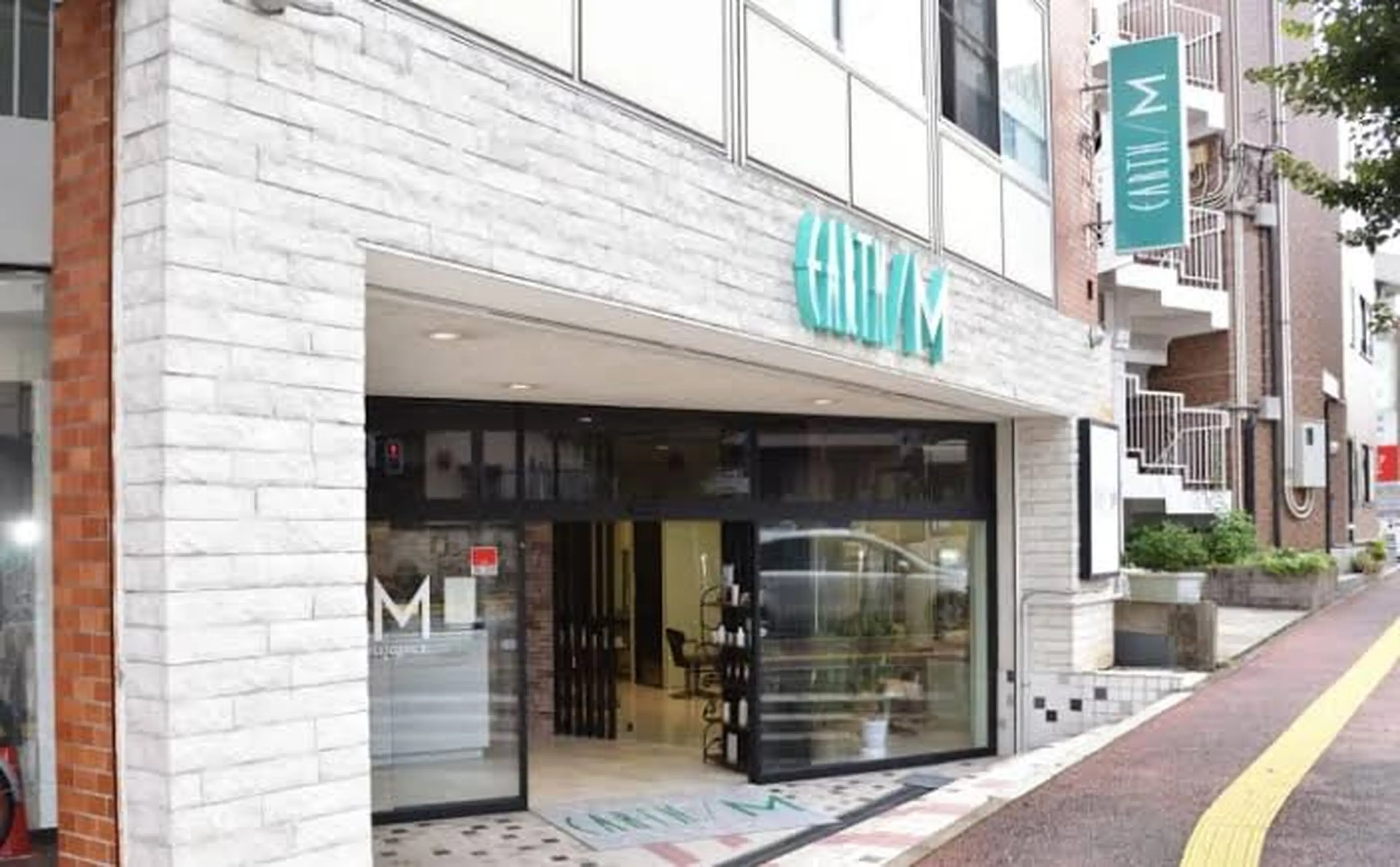 EARTH/M　稲毛店の内観・外観1