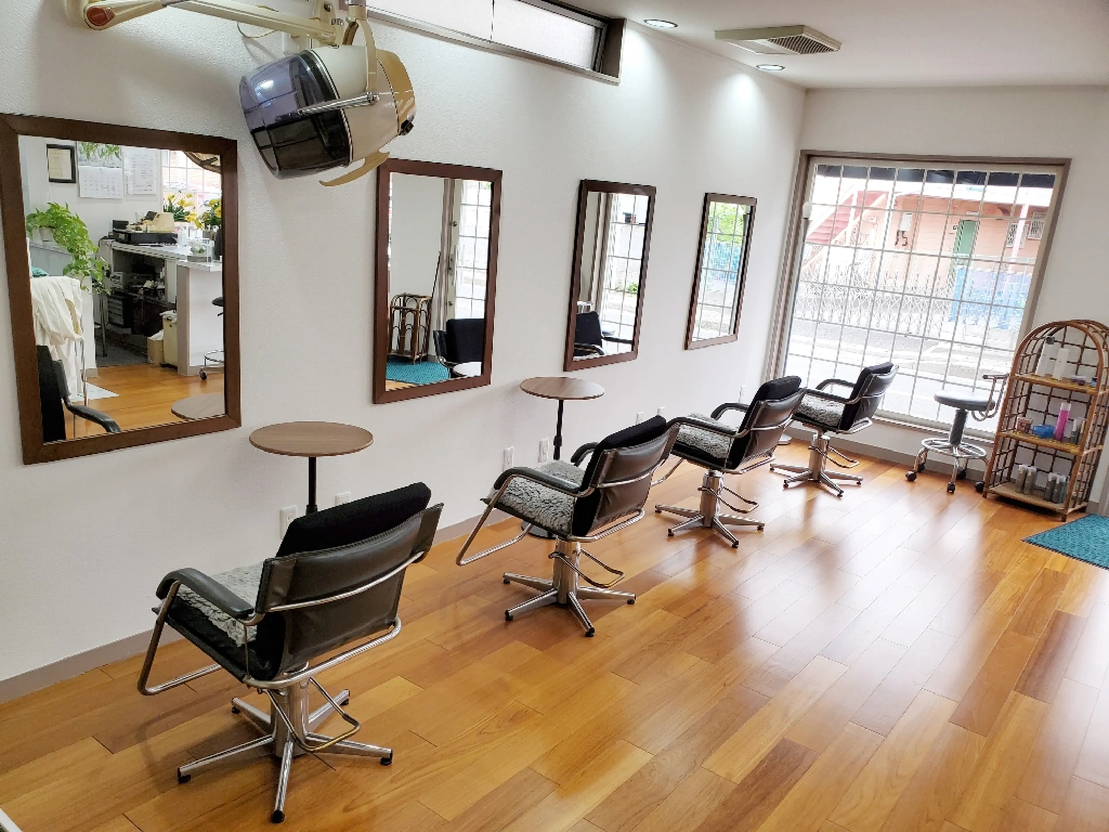 サロン・ド・ヴォーグの内観・外観1