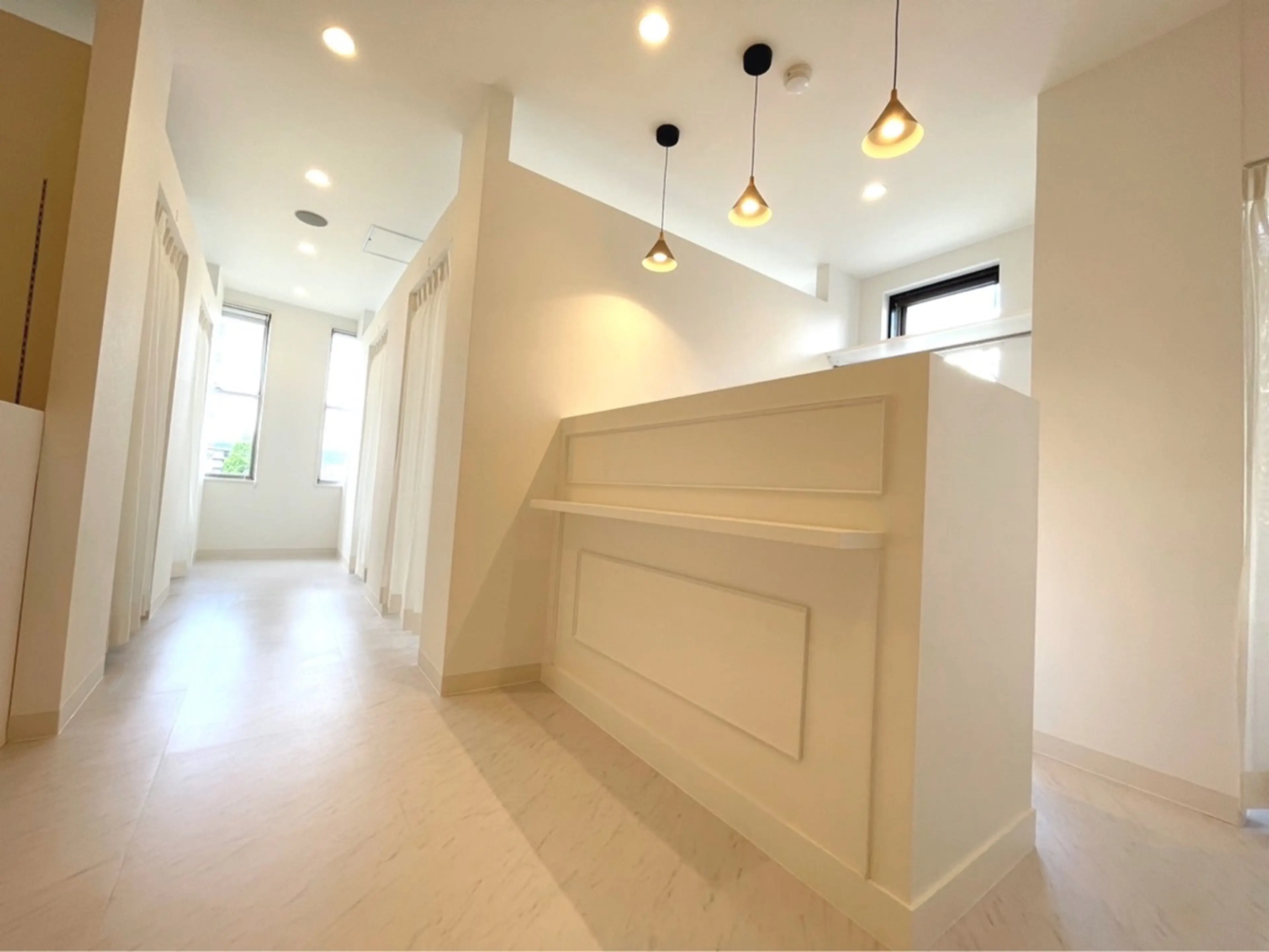 PLATINUM DOLL 二条駅前店の内観・外観1