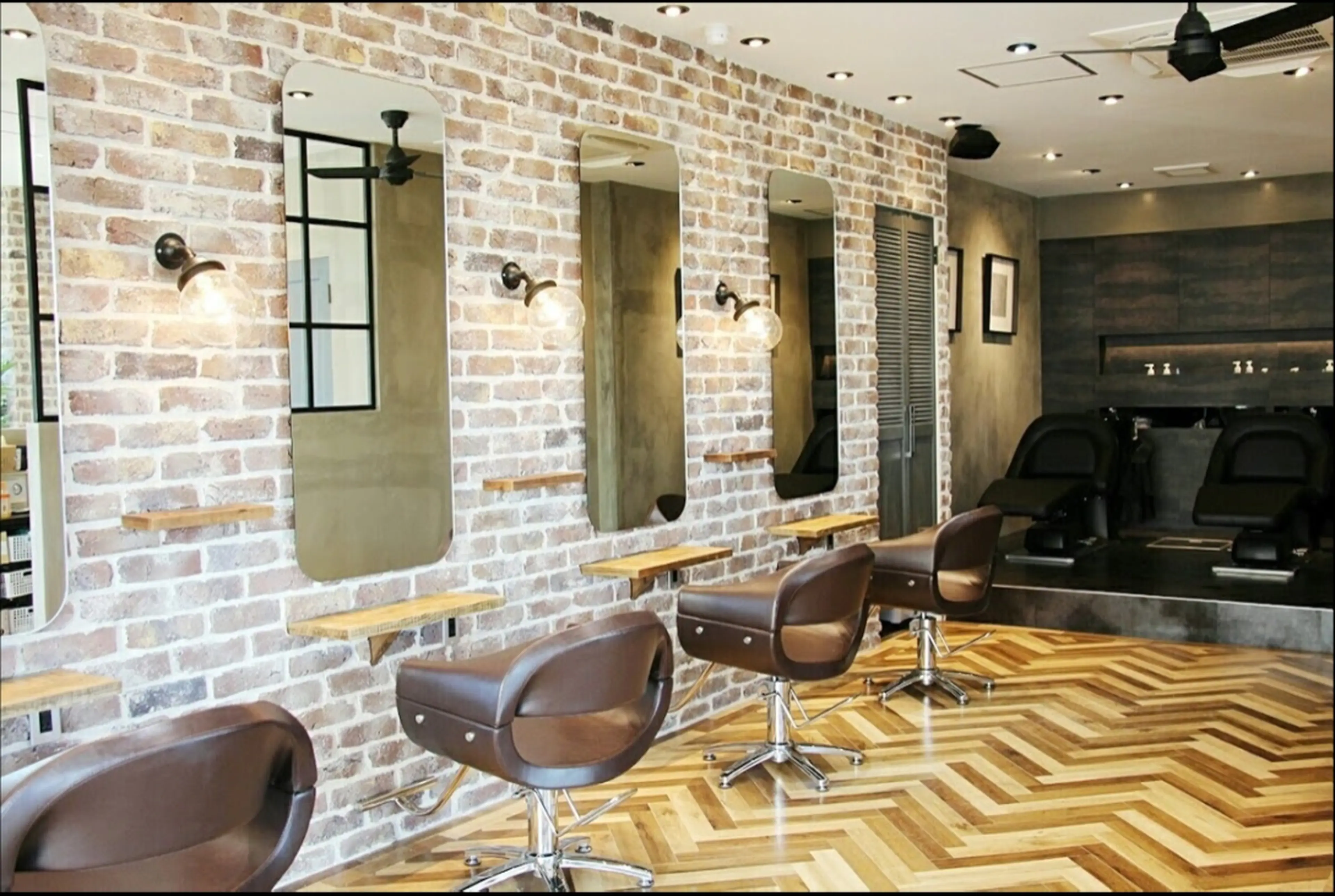 Emerge 海老名駅店【エマージュ】の内観・外観1