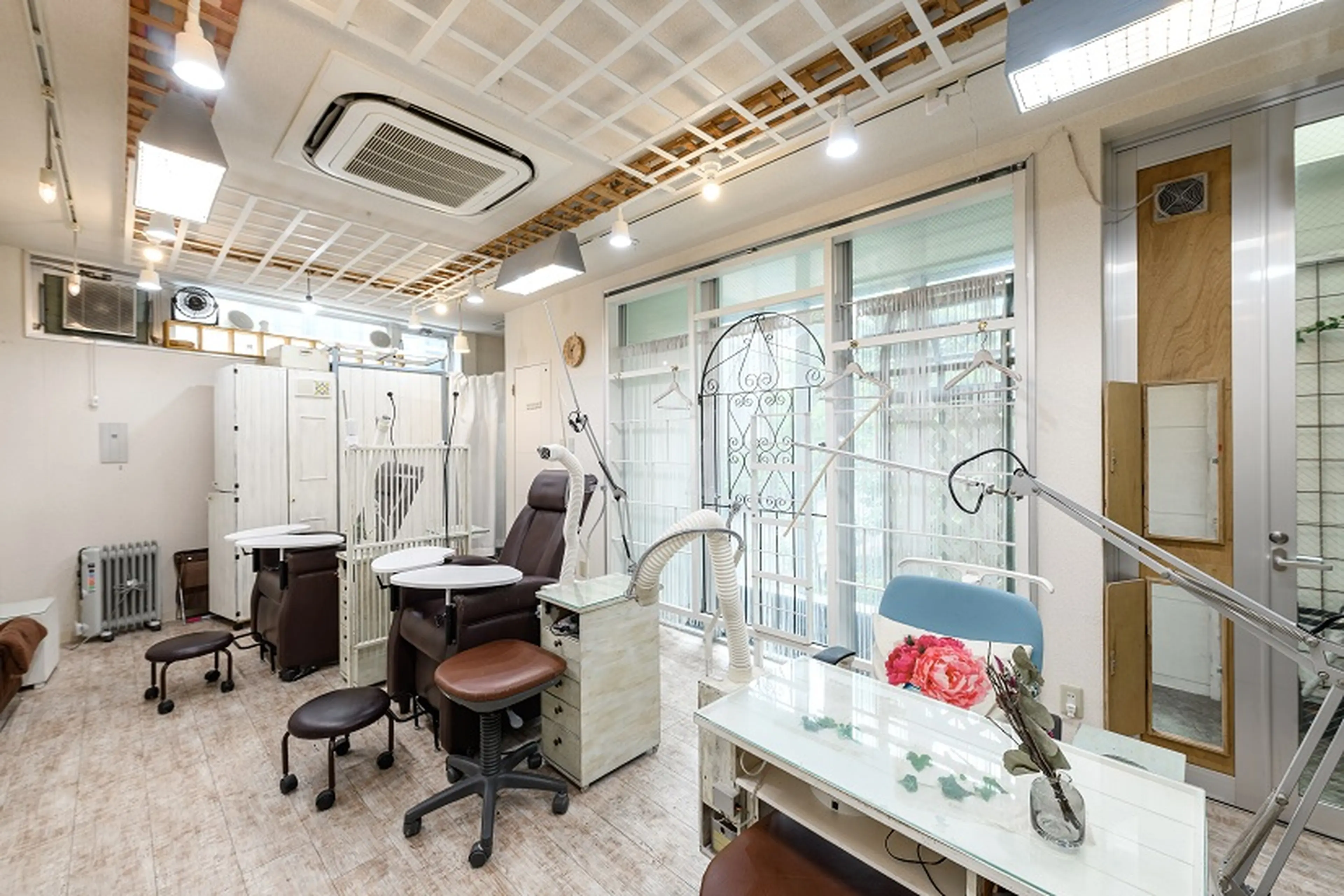 Simpliee（シンプリー）NAIL & EYE 西荻窪店の内観・外観1