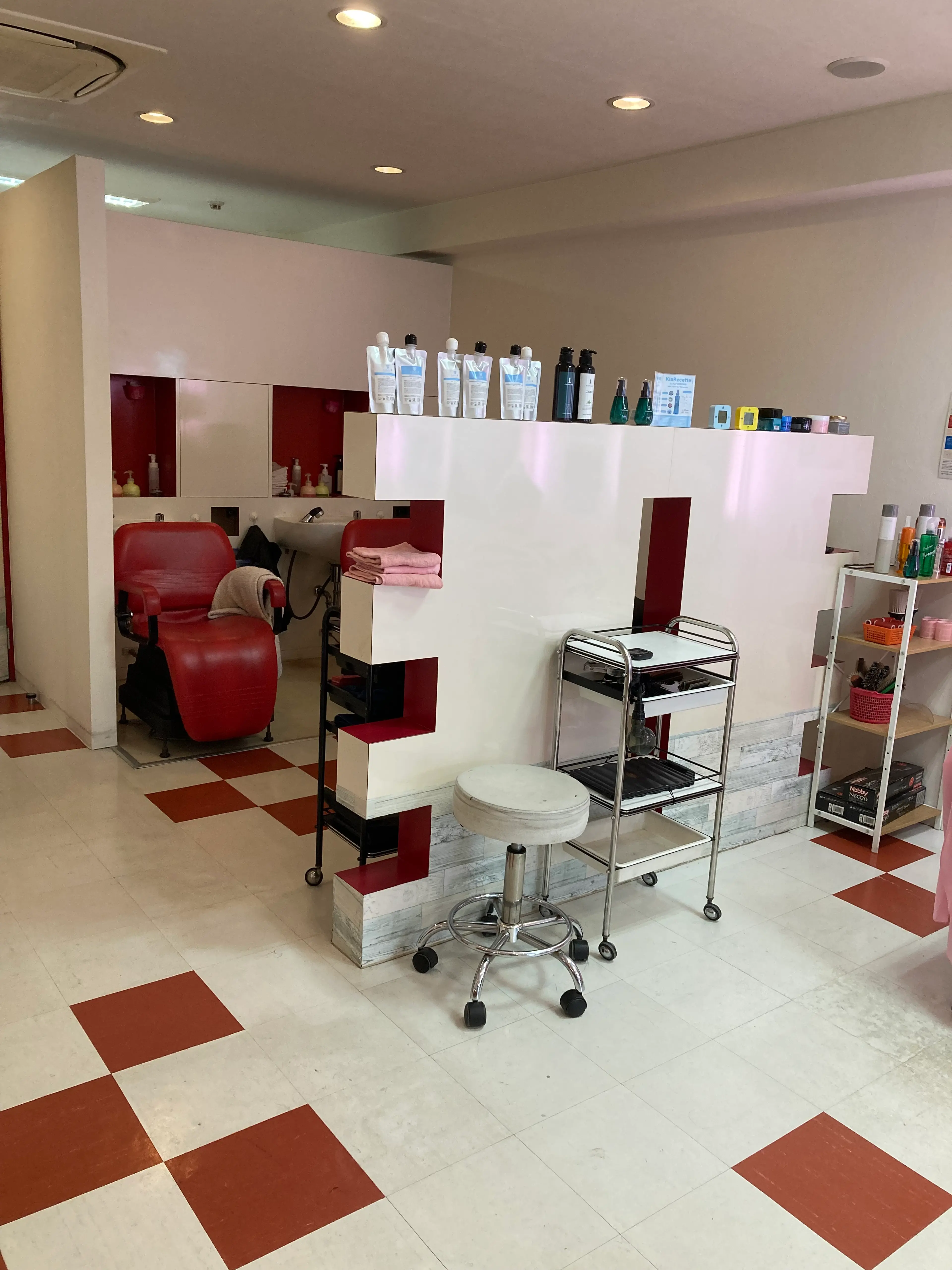 美容室Ageの内観・外観1