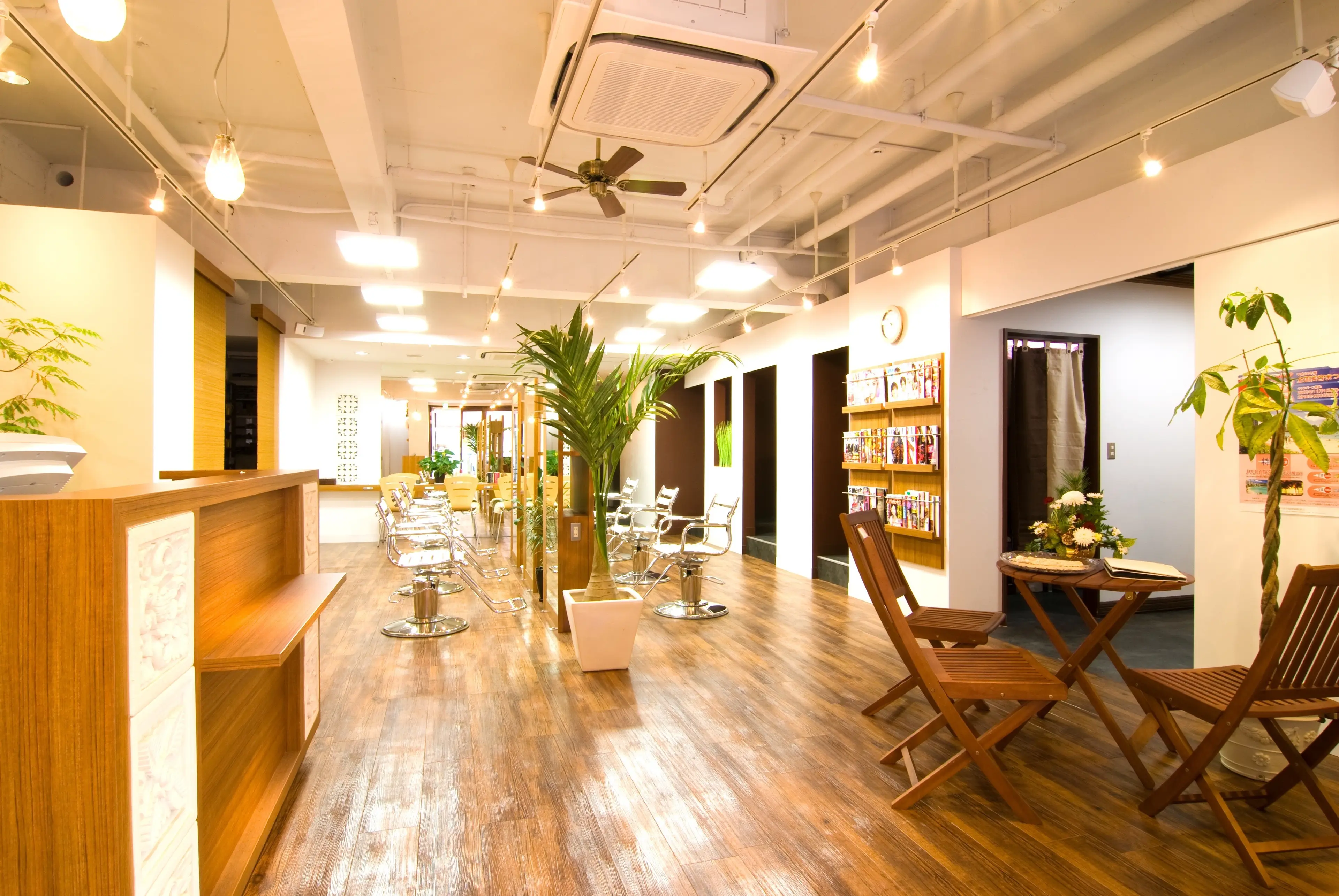 エスポワール　浦安店の内観・外観1