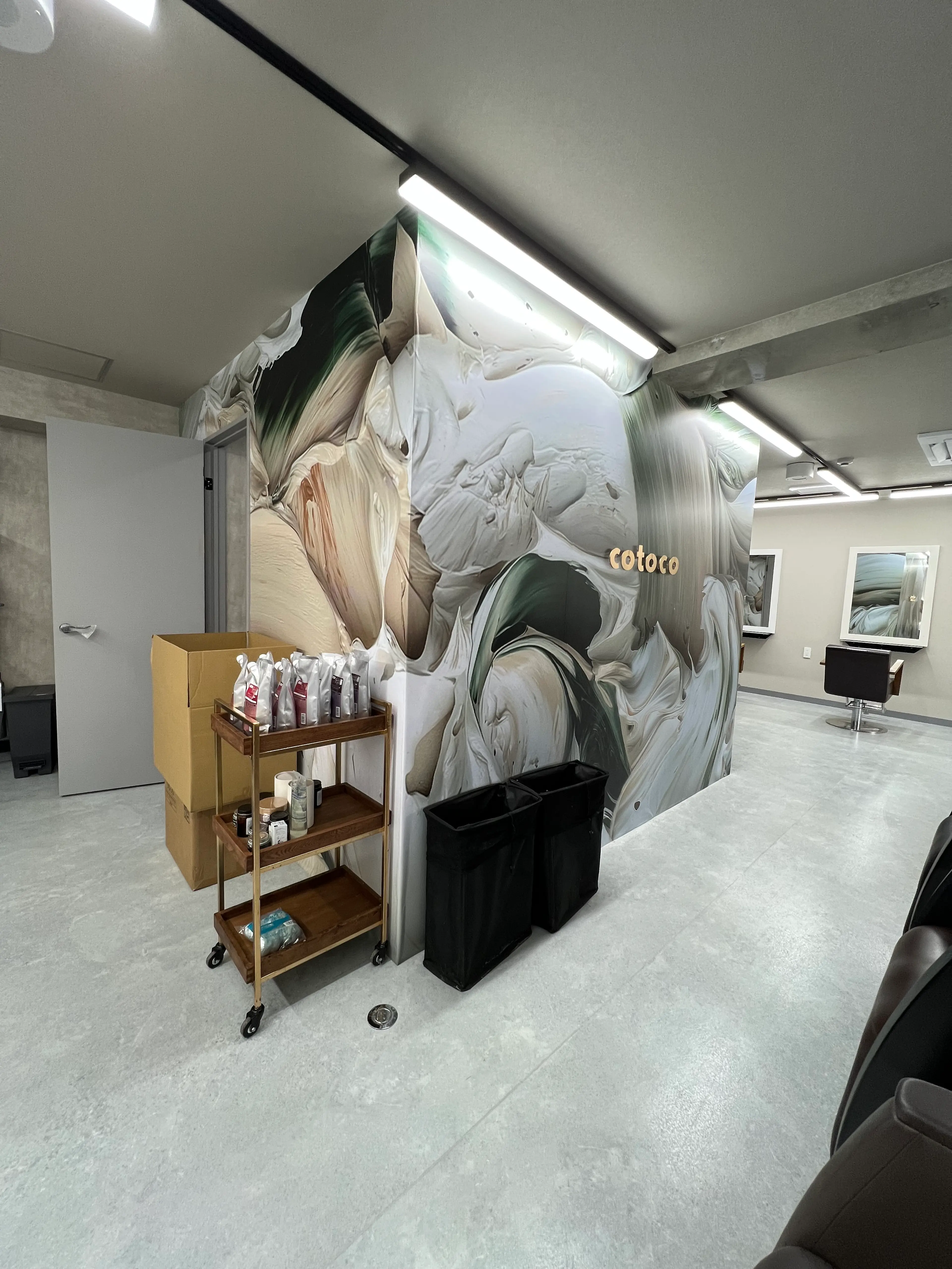 THREE(A)の内観・外観2