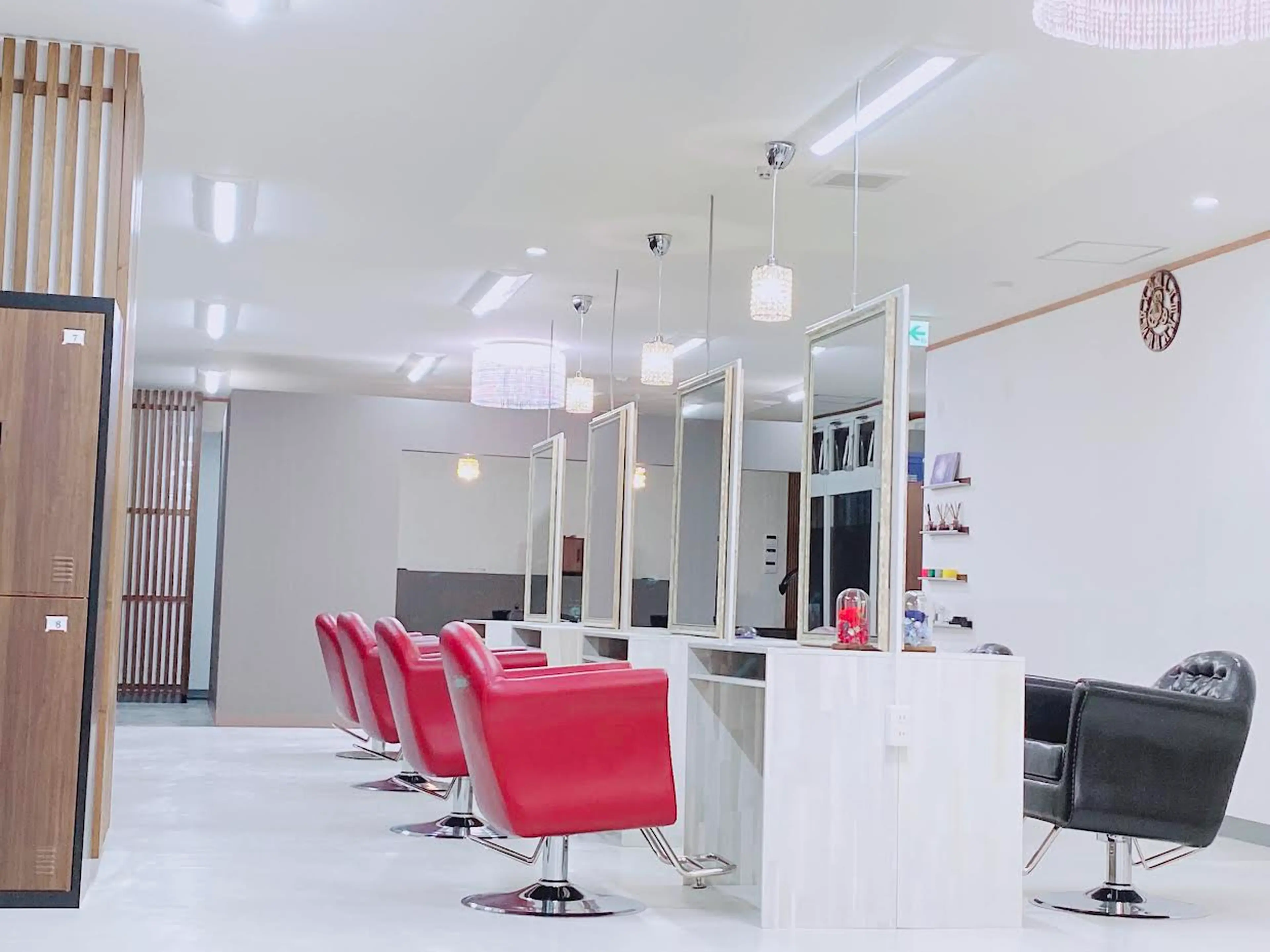 Hair＆make CROSSの内観・外観1