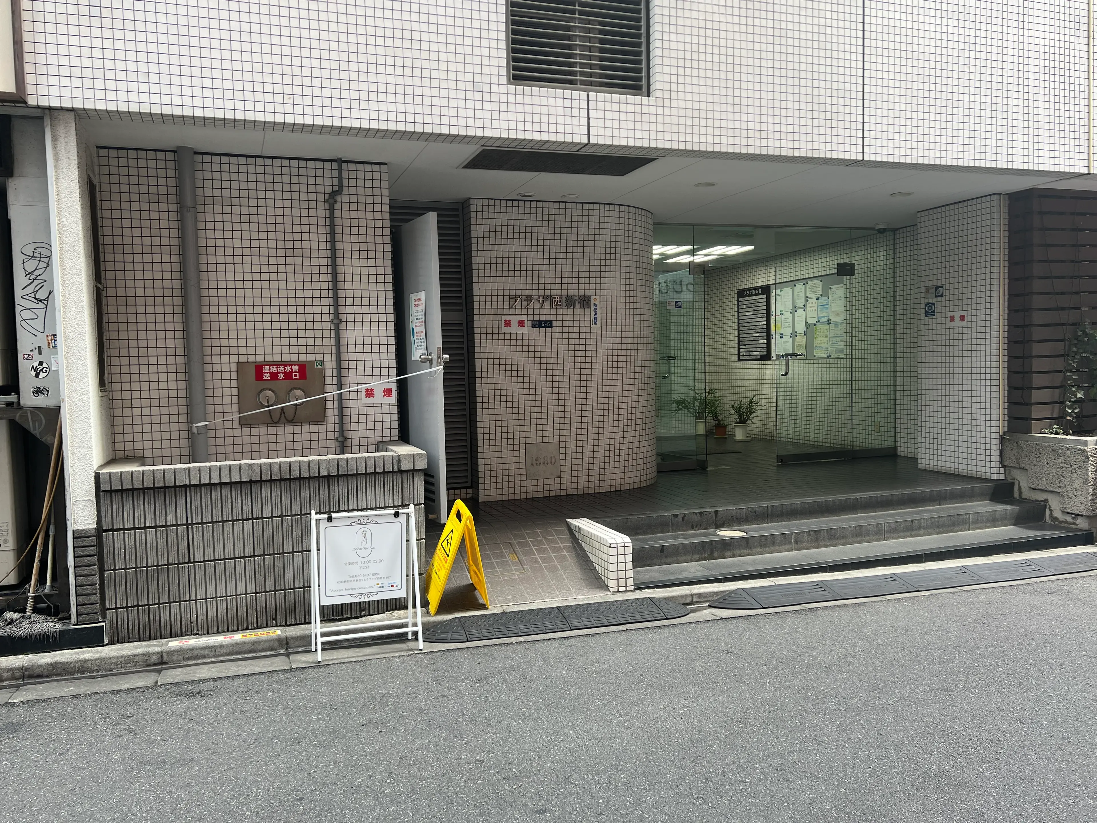 La  belle   nail    salonの内観・外観2