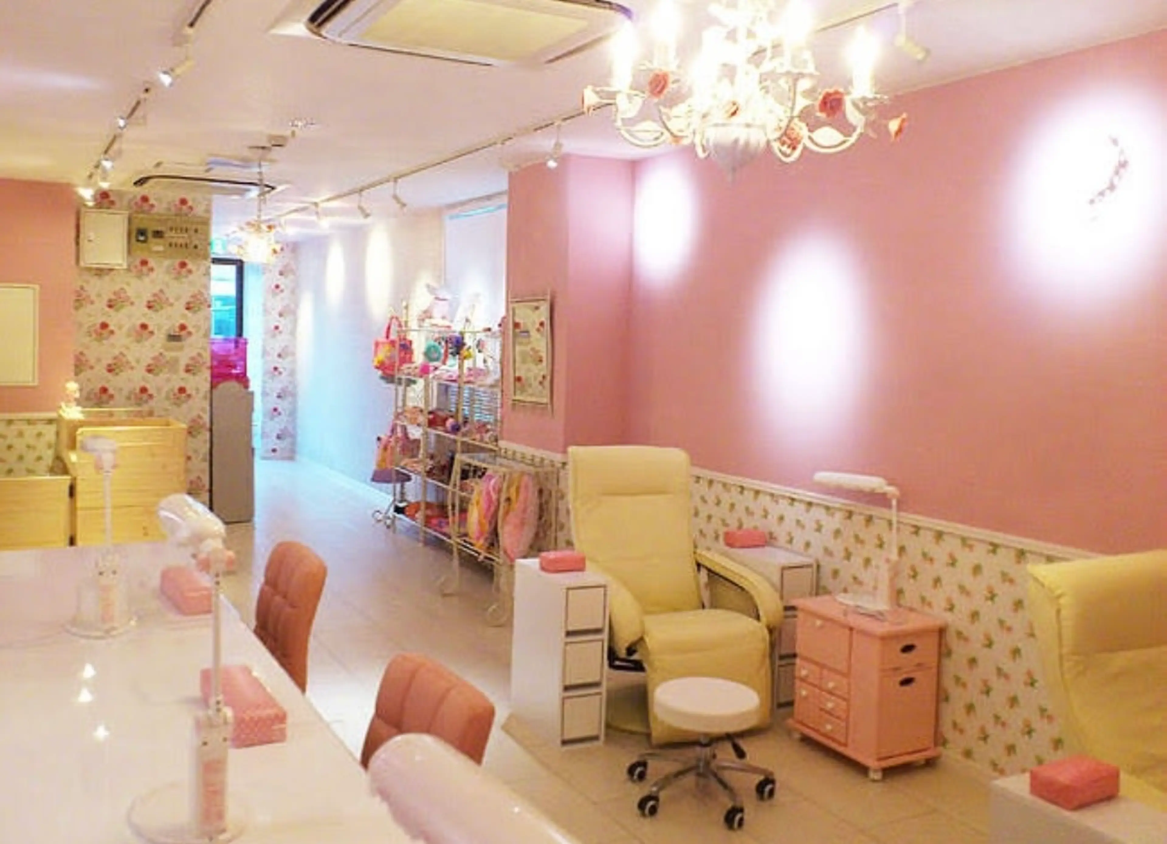 ネイルサロン&デコショップAshliy大宮店の内観・外観1