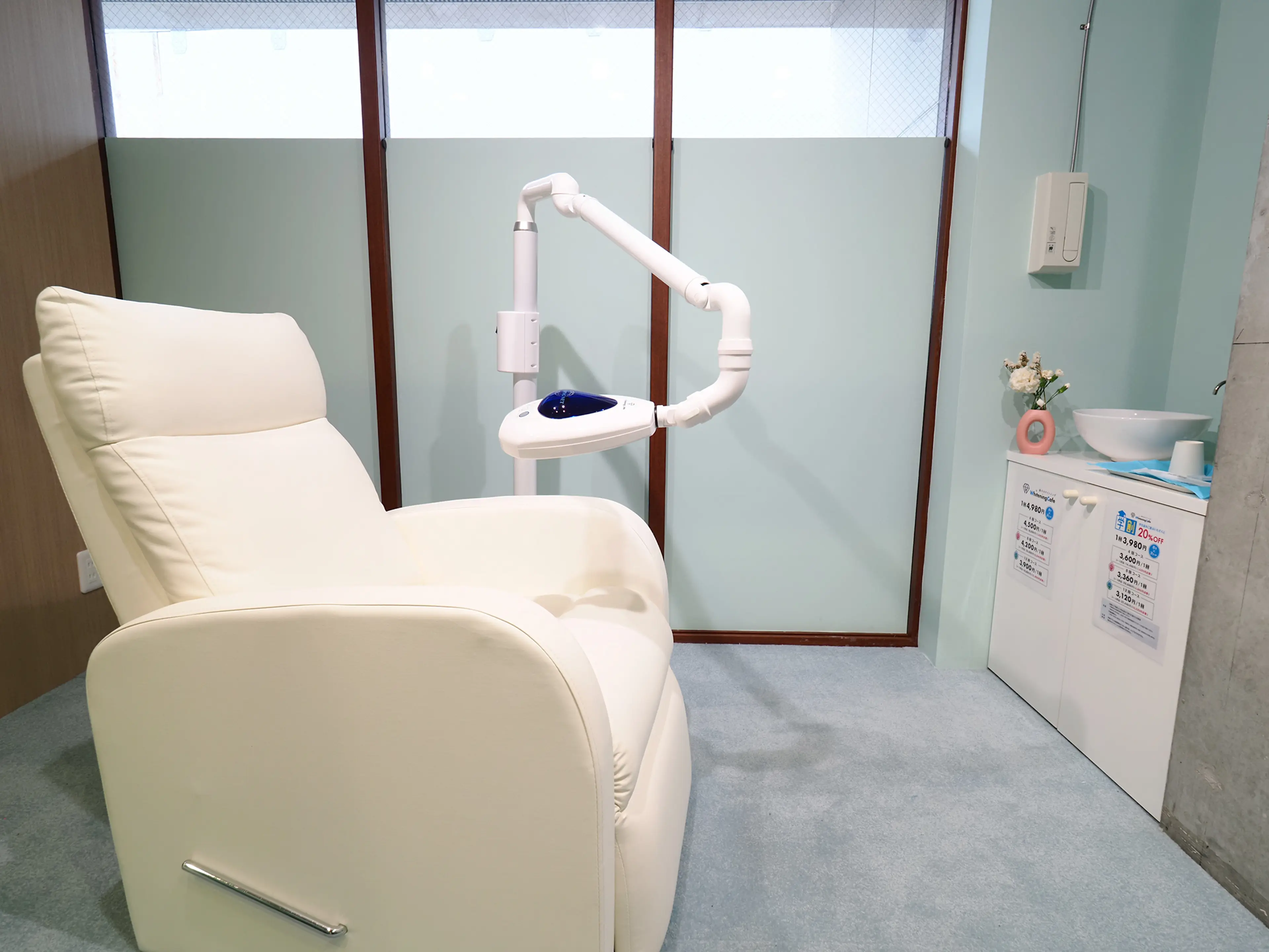 ホワイトニングカフェ大阪京橋店（セルフホワイトニング専門店）の内観・外観3