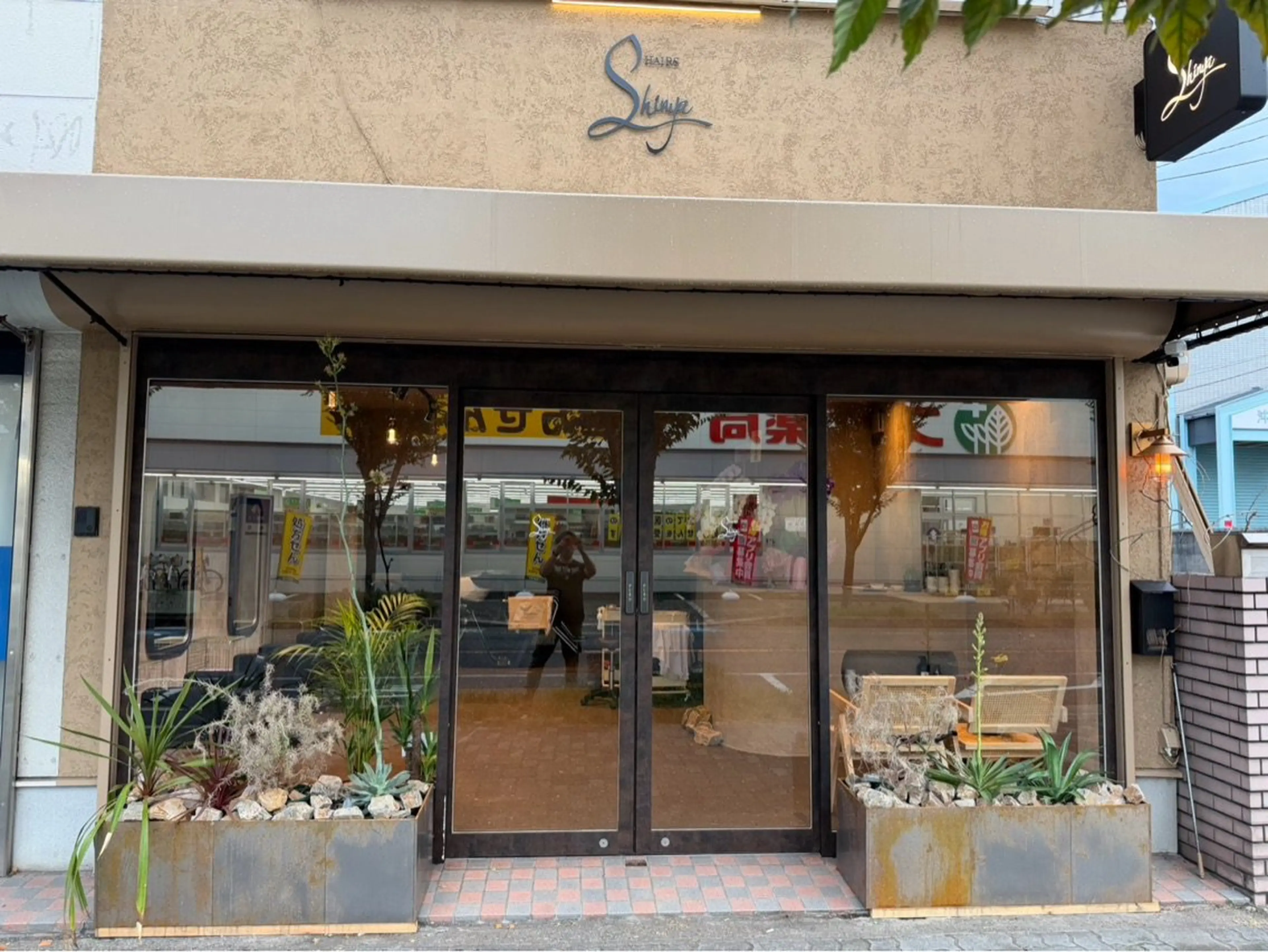 SHINYA HAIRS アルザ通り店の内観・外観3