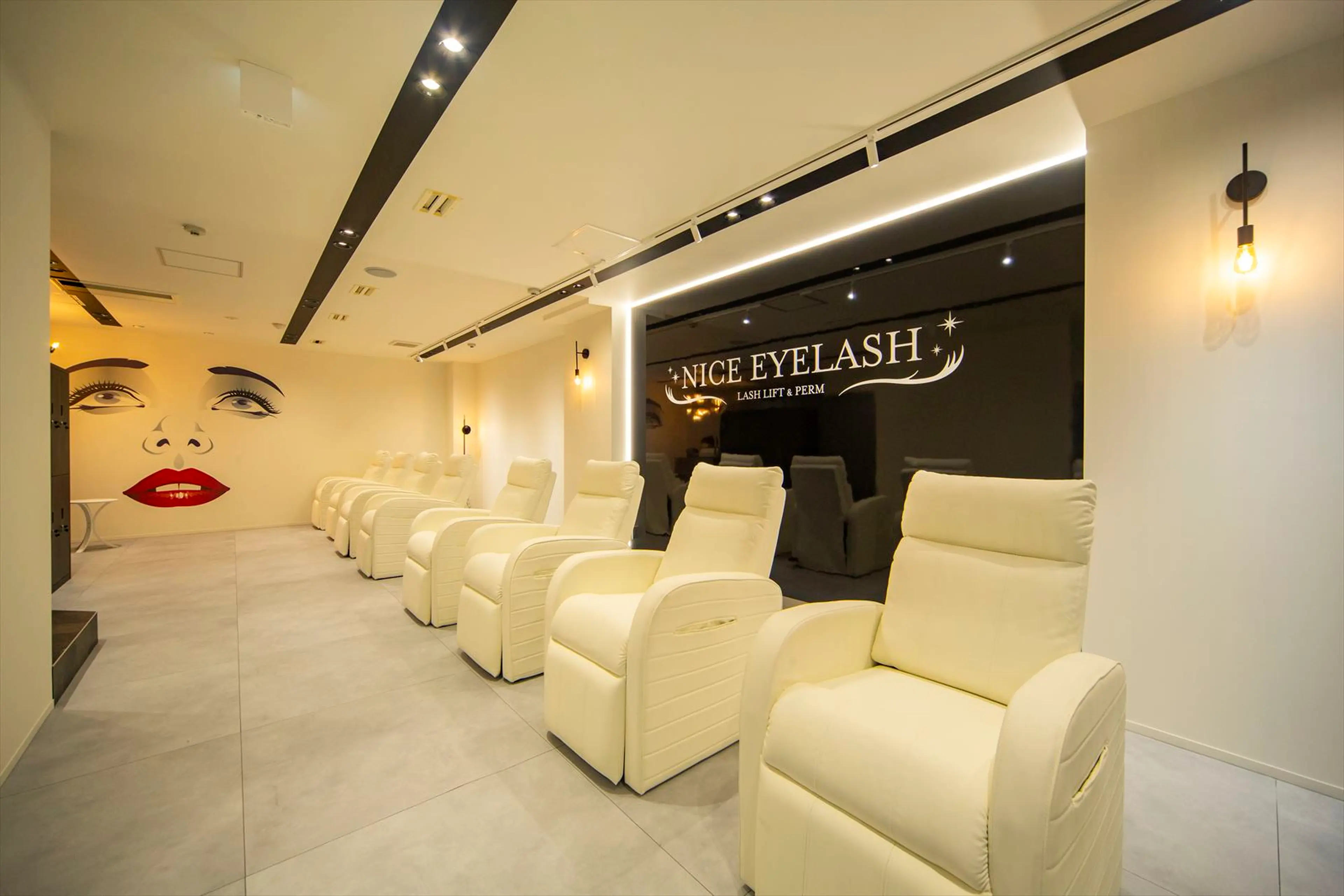 NICE EYELASH大阪梅田店の内観・外観2