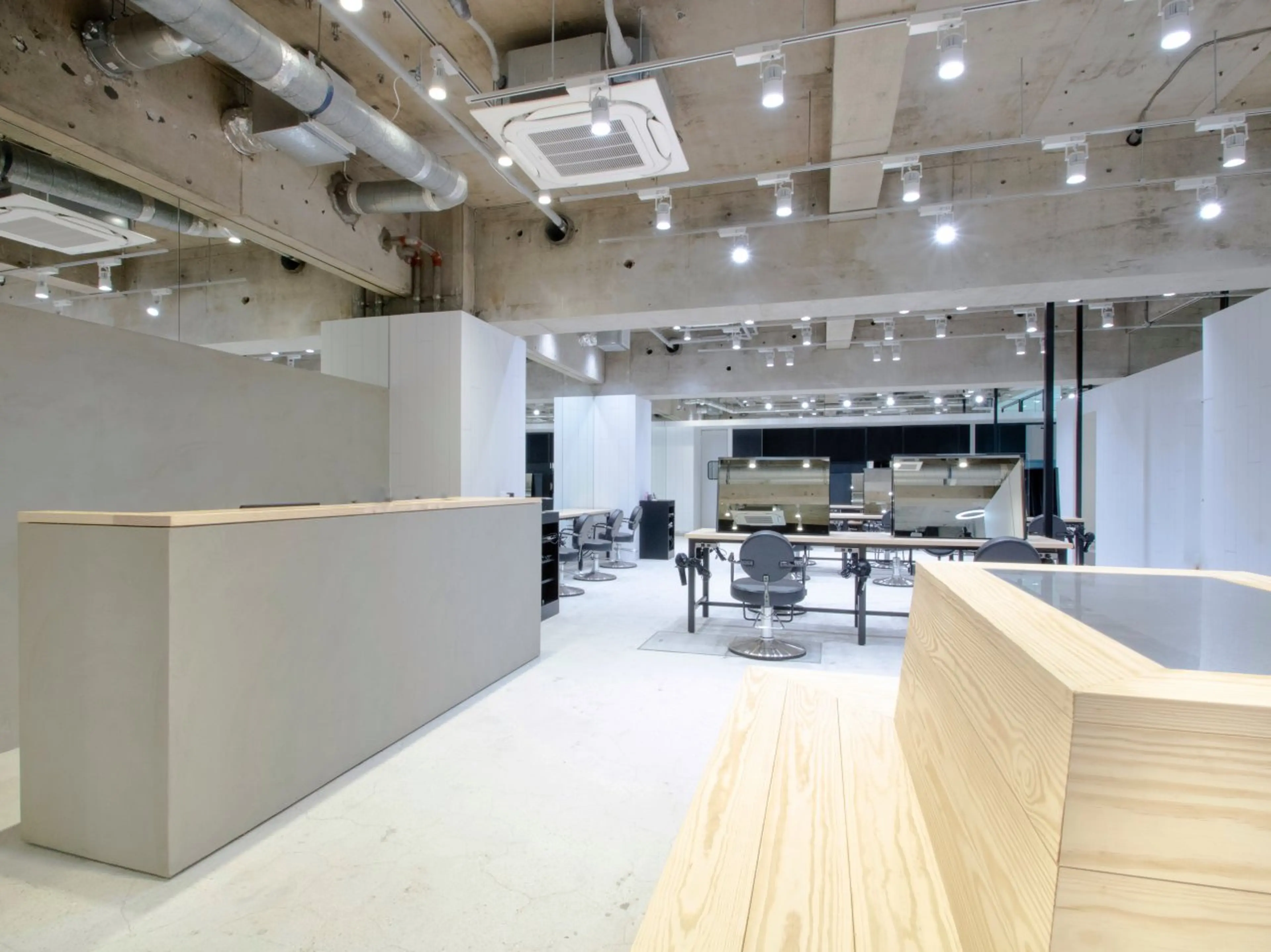 ITbyALBUM川崎店の内観・外観2