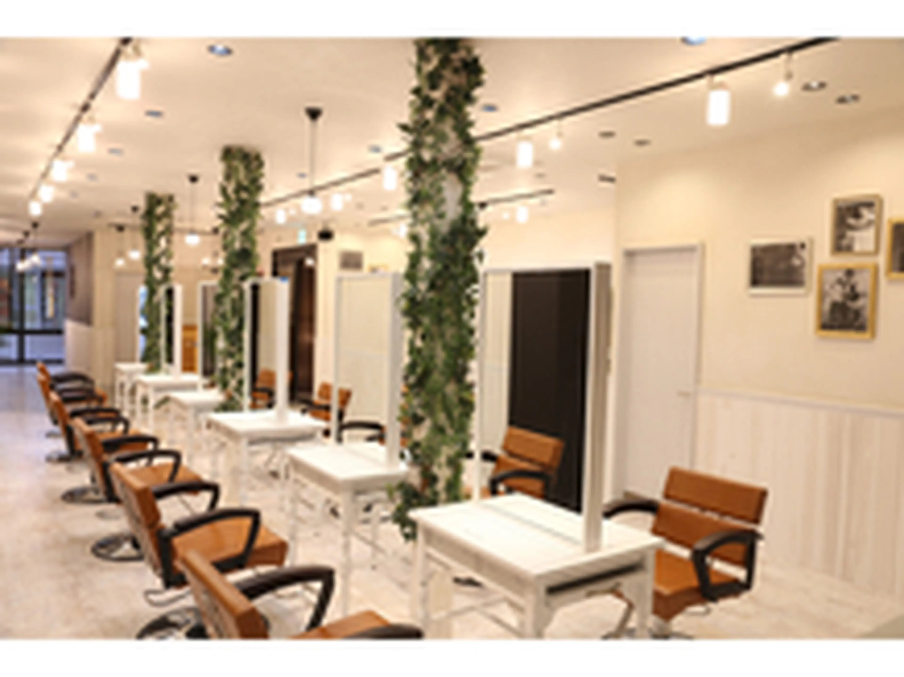 Agu hair fred大分店の内観・外観2